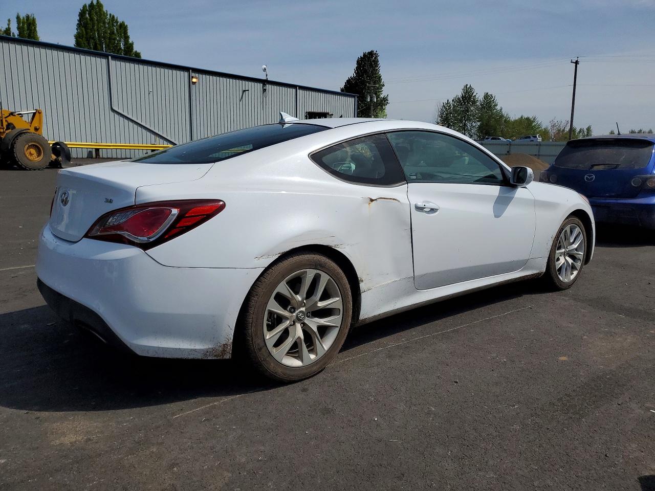 2015 Hyundai Genesis Coupe 3.8 White vin: KMHHU6KJ1FU123657