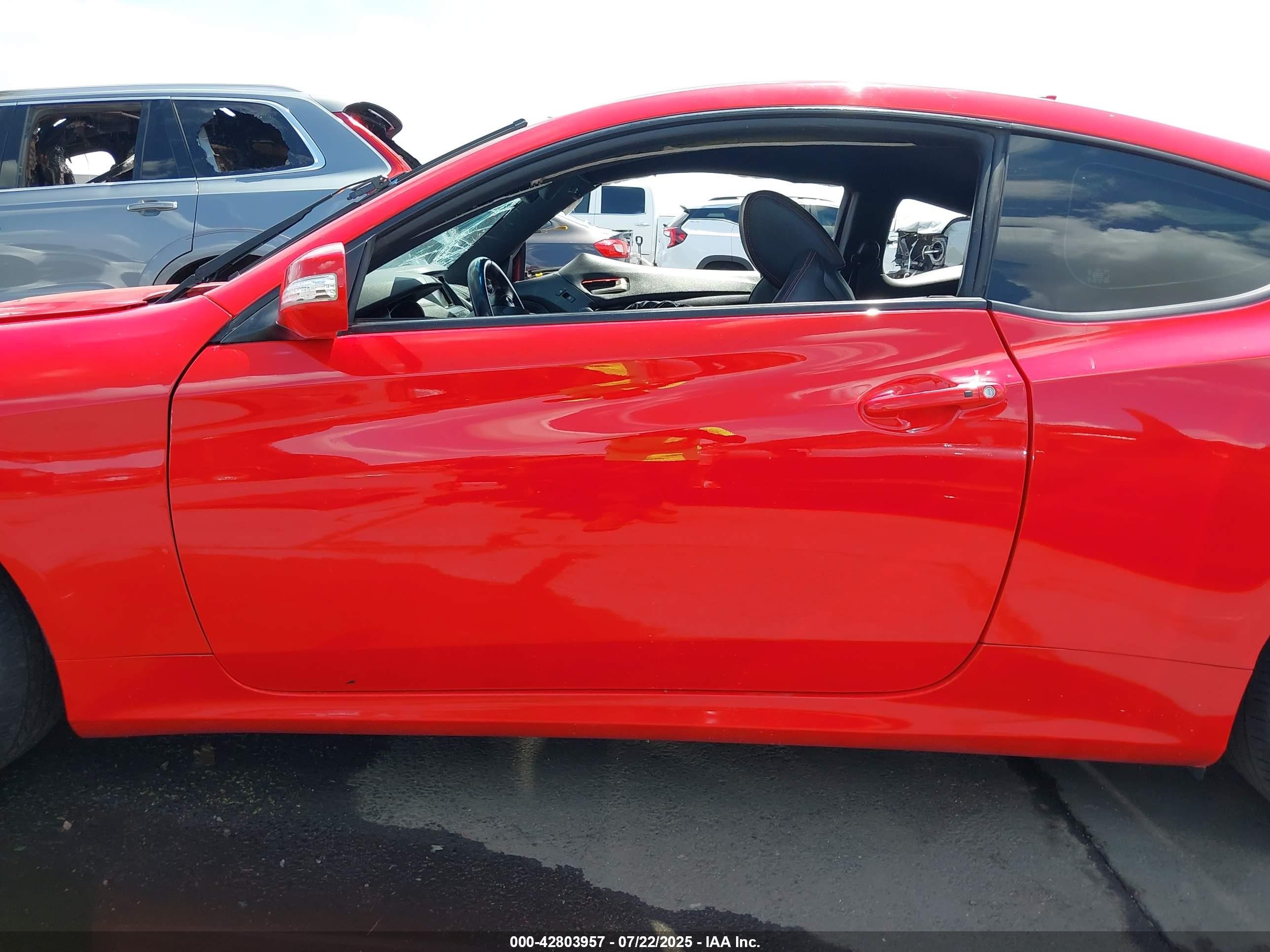 2015 Hyundai Genesis 3.8 R-spec Красный vin: KMHHU6KJ1FU130382