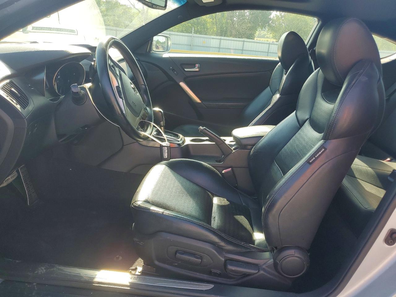 2013 Hyundai Genesis Coupe 3.8l Silver vin: KMHHU6KJ2DU080461