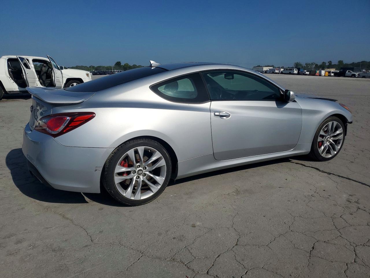 2013 Hyundai Genesis Coupe 3.8l Silver vin: KMHHU6KJ2DU080461