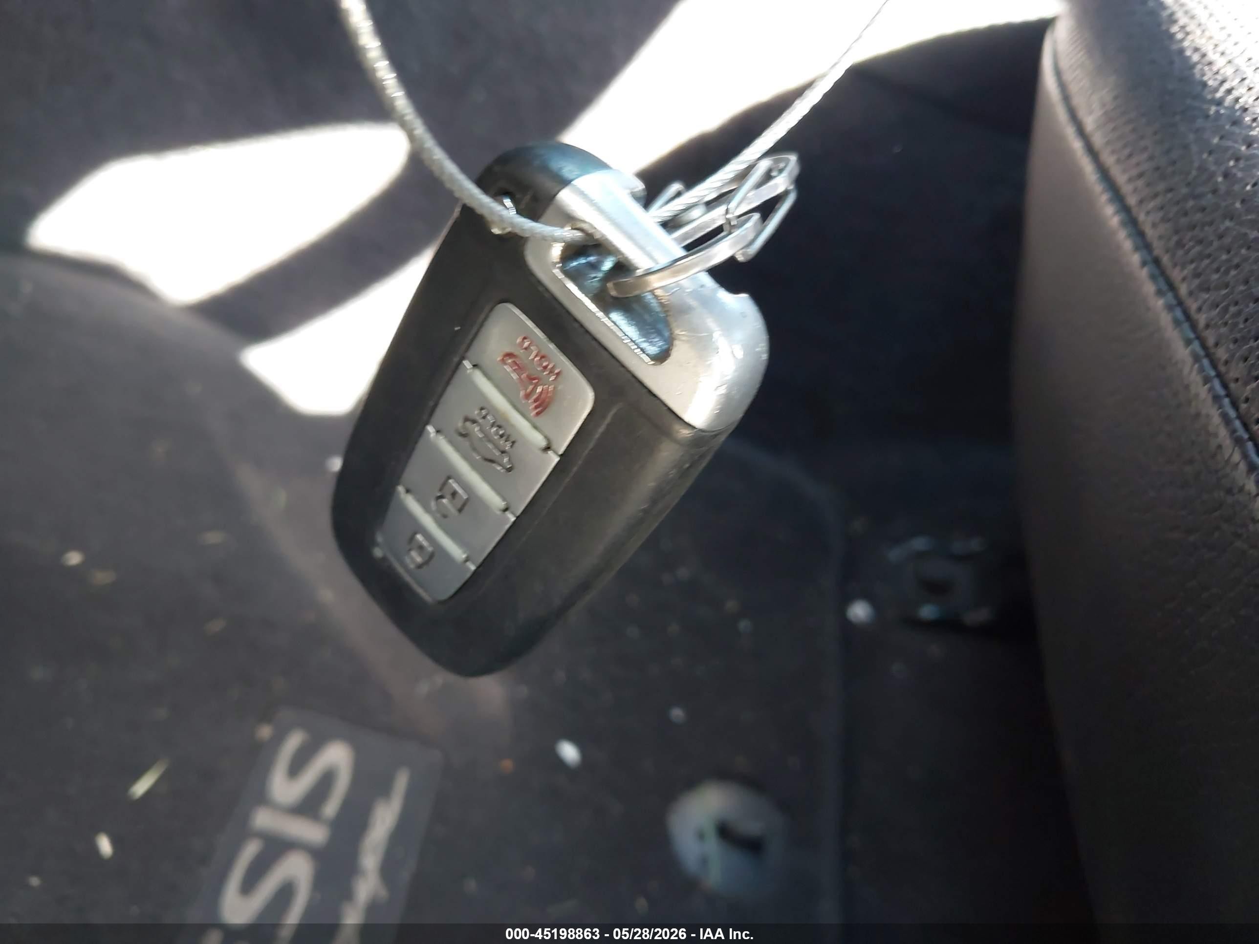 2013 Hyundai Genesis 3.8 Track White vin: KMHHU6KJ2DU101504