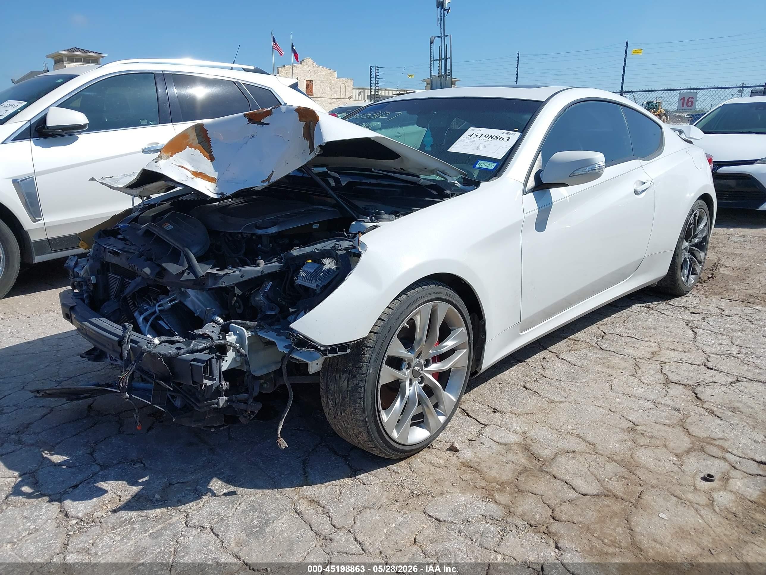 2013 Hyundai Genesis 3.8 Track White vin: KMHHU6KJ2DU101504