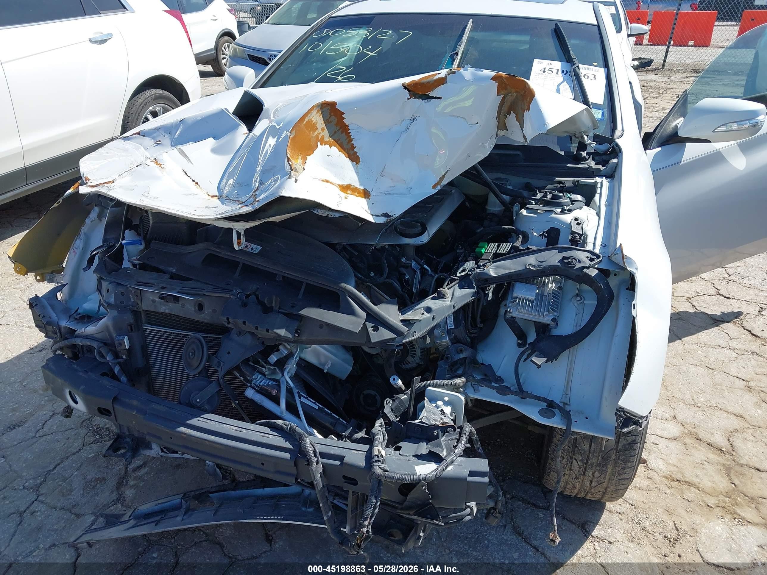 2013 Hyundai Genesis 3.8 Track White vin: KMHHU6KJ2DU101504