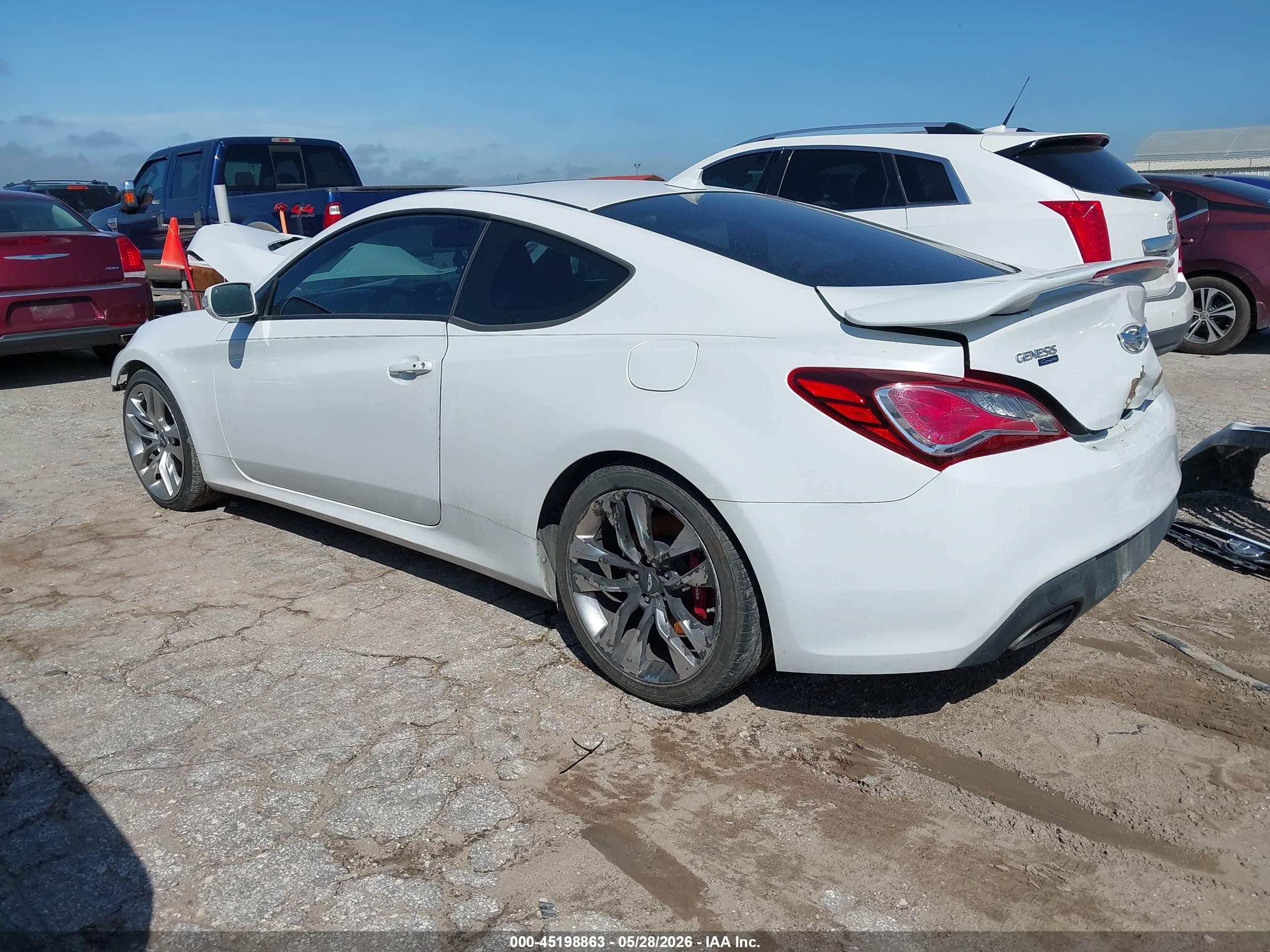 2013 Hyundai Genesis 3.8 Track White vin: KMHHU6KJ2DU101504