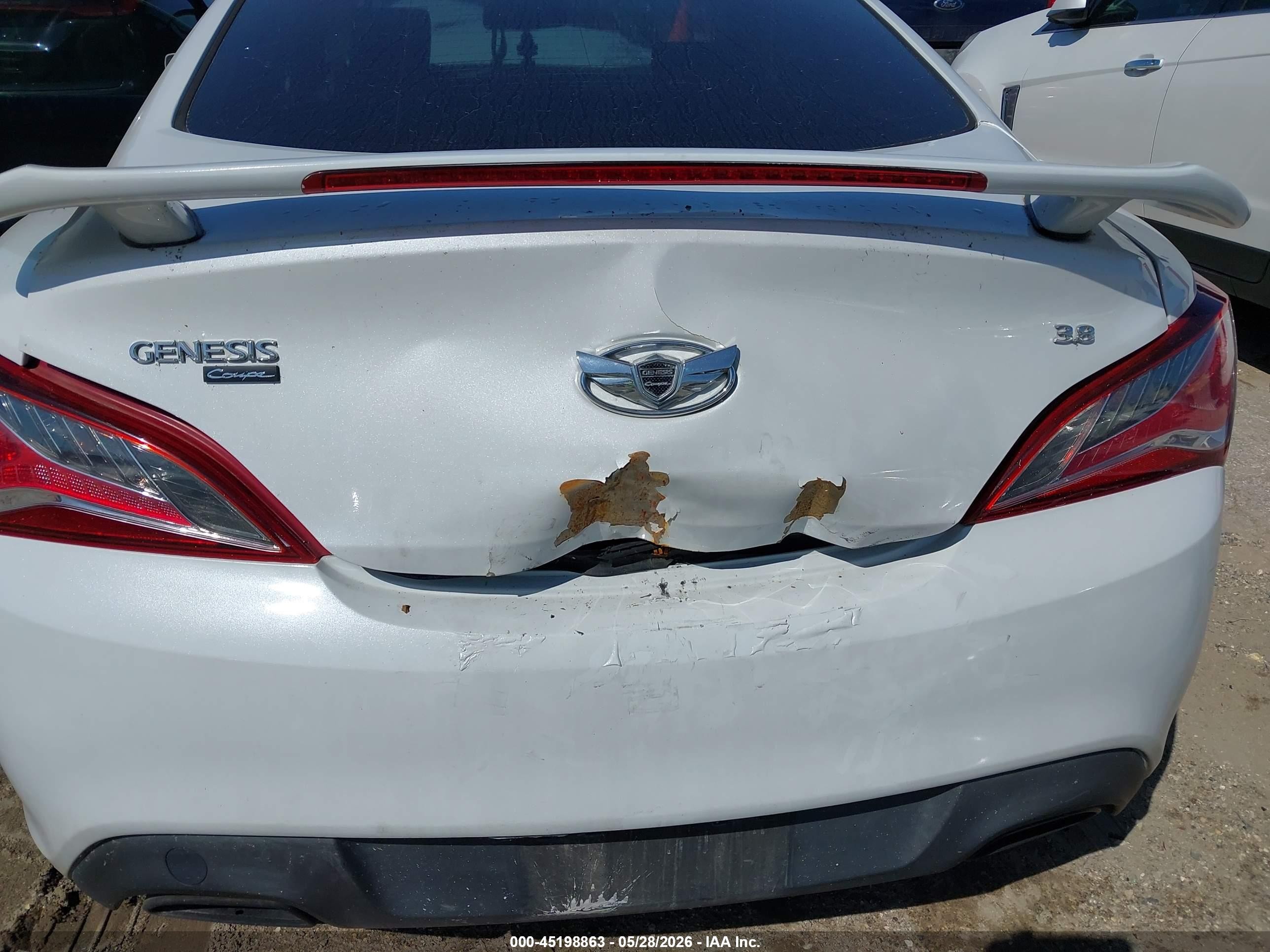 2013 Hyundai Genesis 3.8 Track White vin: KMHHU6KJ2DU101504