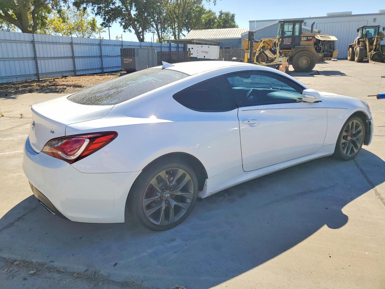 2015 Hyundai Genesis Coupe 3.8 White vin: KMHHU6KJ2FU123098