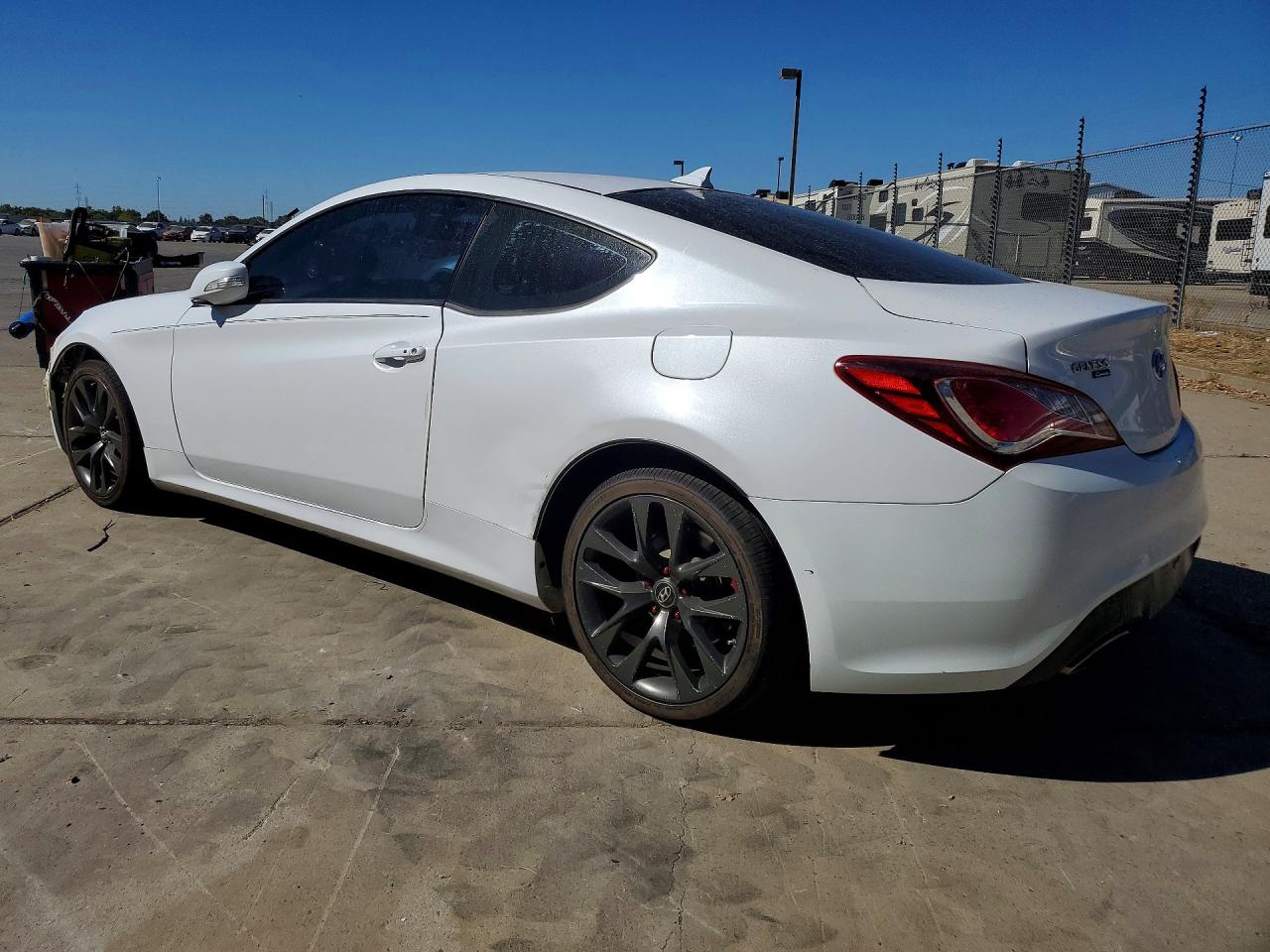 2015 Hyundai Genesis Coupe 3.8 White vin: KMHHU6KJ2FU123098
