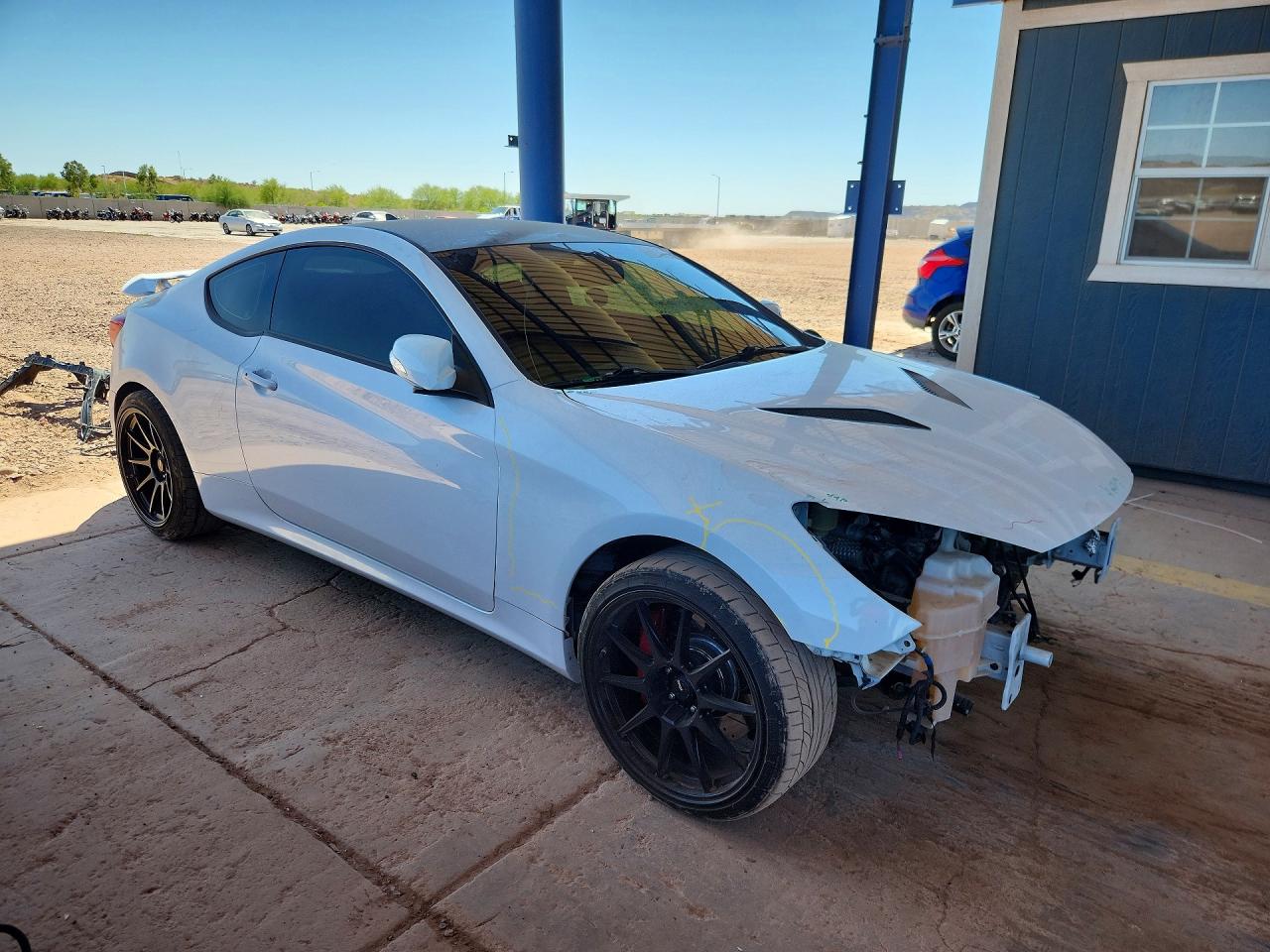 2015 Hyundai Genesis Coupe 3.8 R-spec White vin: KMHHU6KJ2FU124333