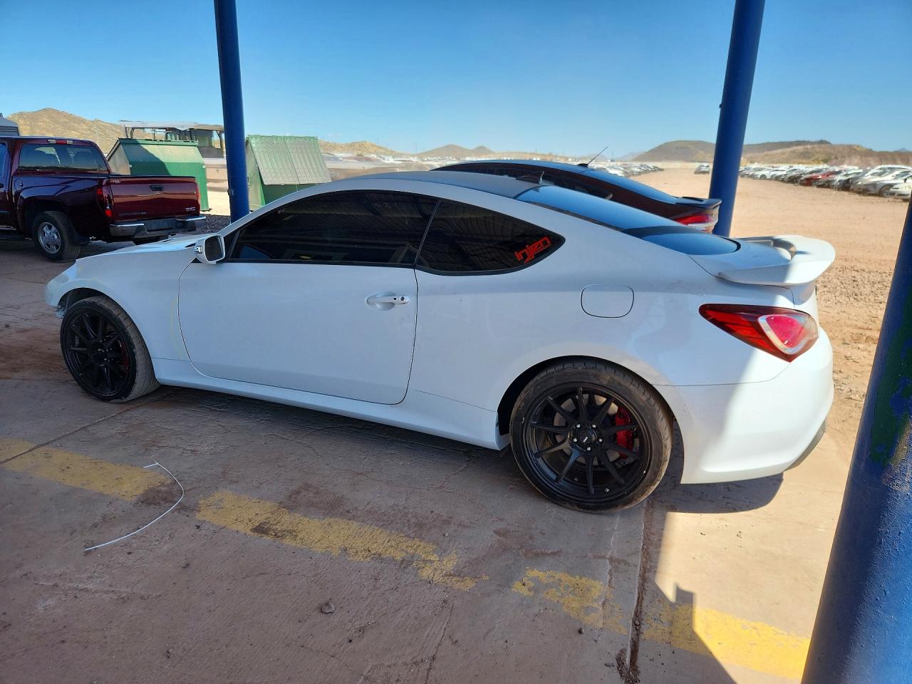 2015 Hyundai Genesis Coupe 3.8 R-spec White vin: KMHHU6KJ2FU124333