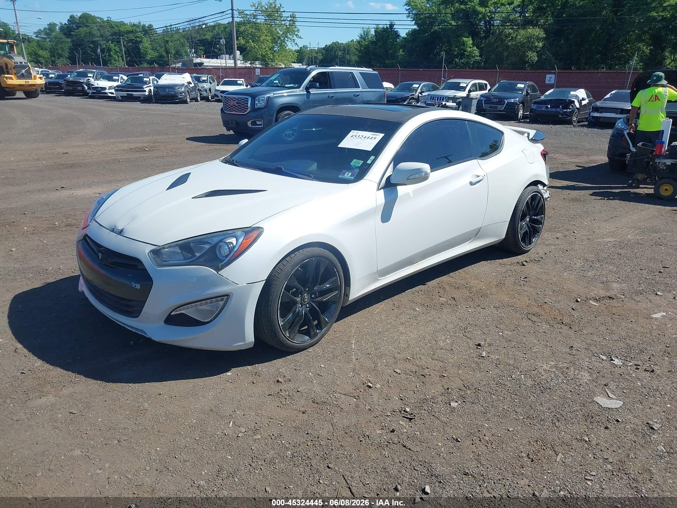 2013 Hyundai Genesis 3.8 Track White vin: KMHHU6KJ3DU086530