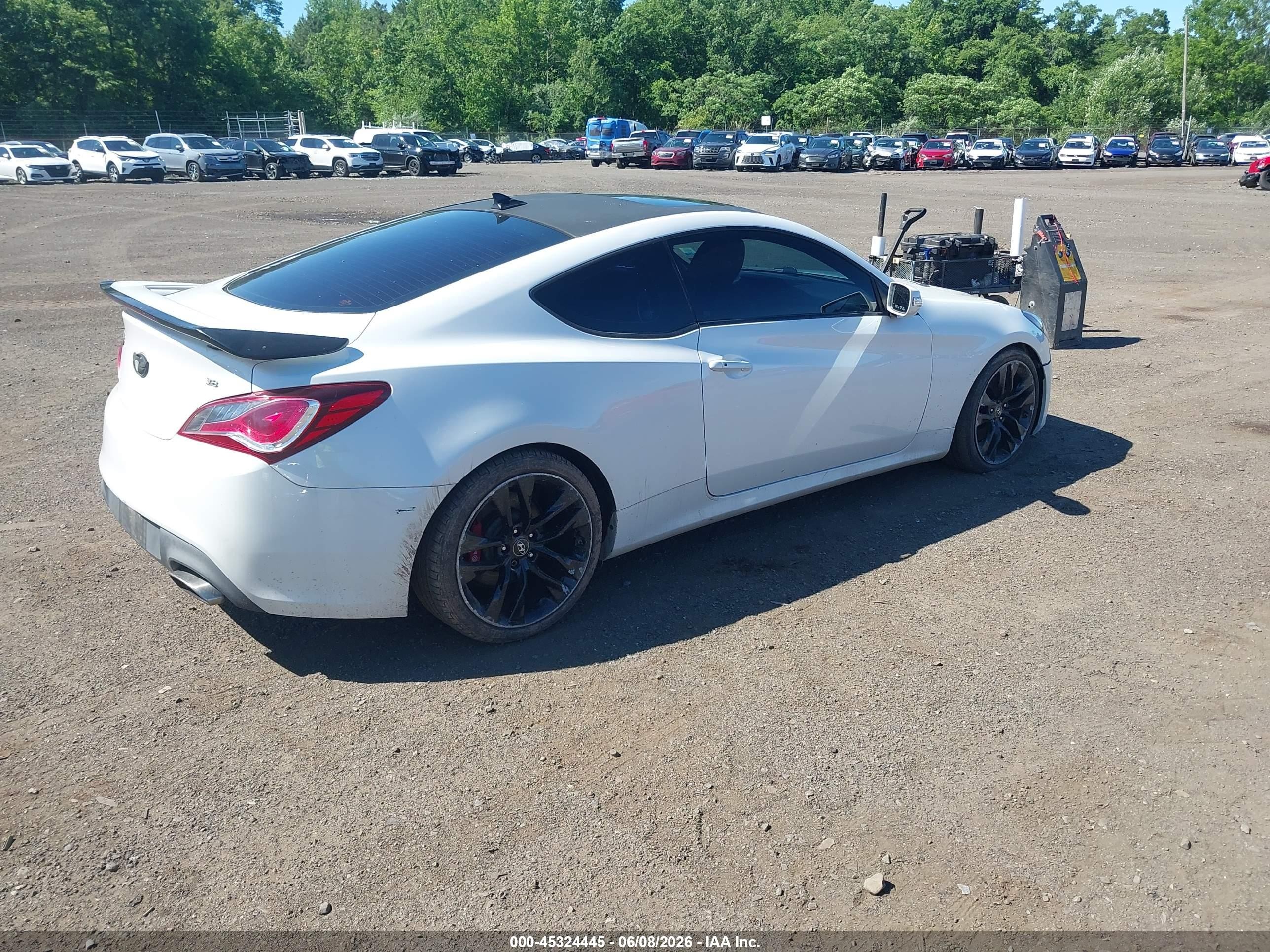 2013 Hyundai Genesis 3.8 Track White vin: KMHHU6KJ3DU086530