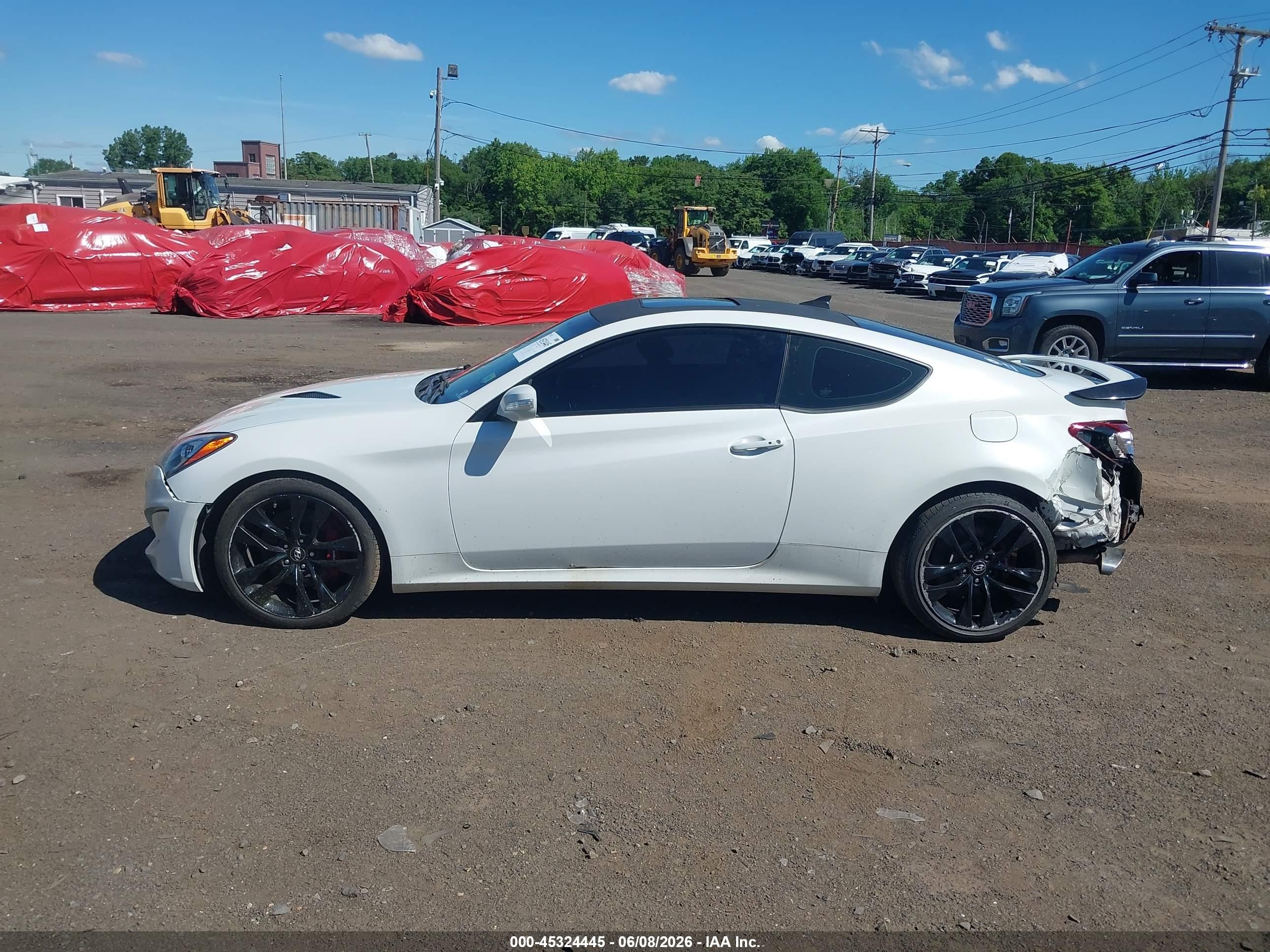 2013 Hyundai Genesis 3.8 Track White vin: KMHHU6KJ3DU086530