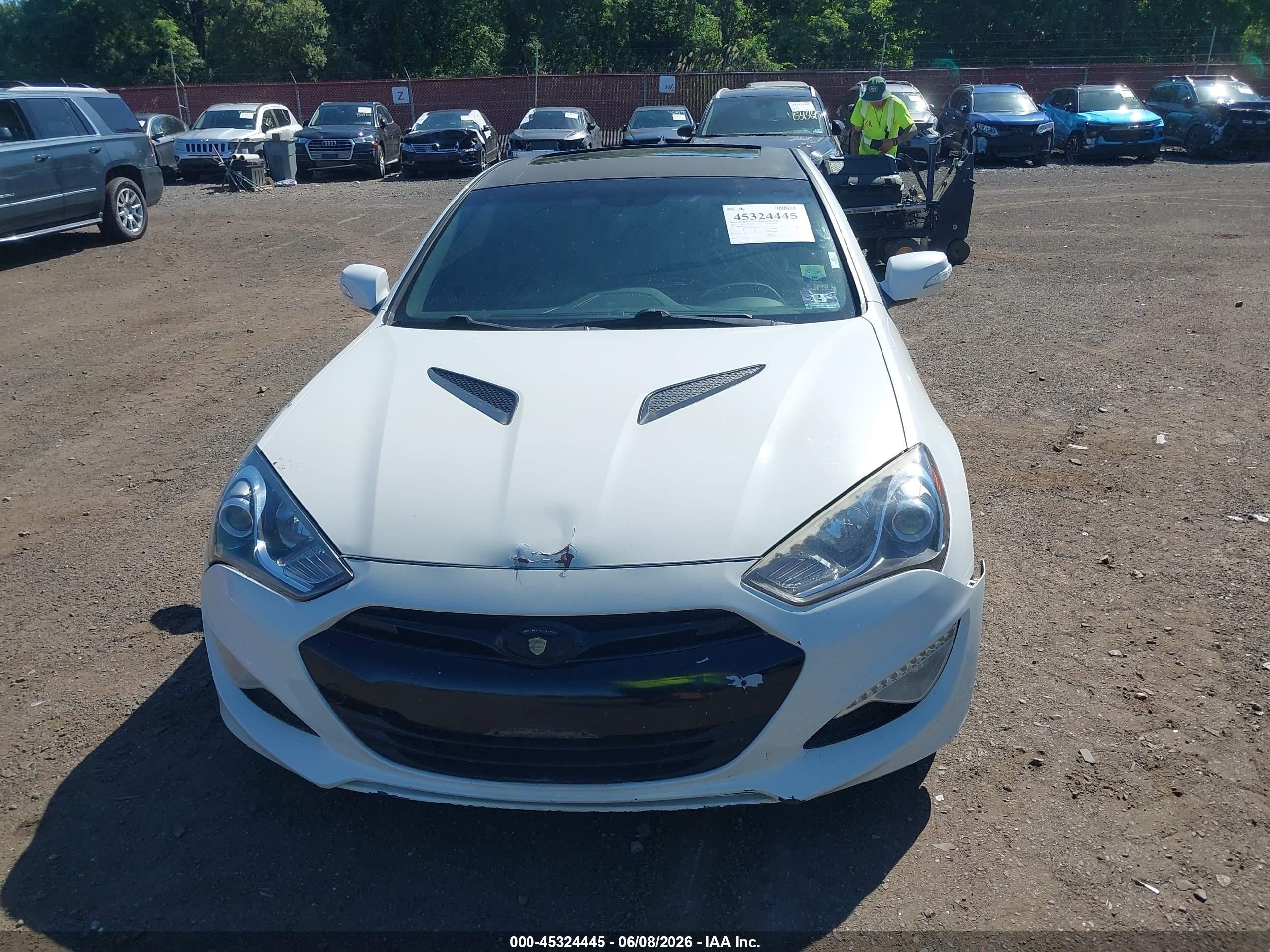 2013 Hyundai Genesis 3.8 Track White vin: KMHHU6KJ3DU086530