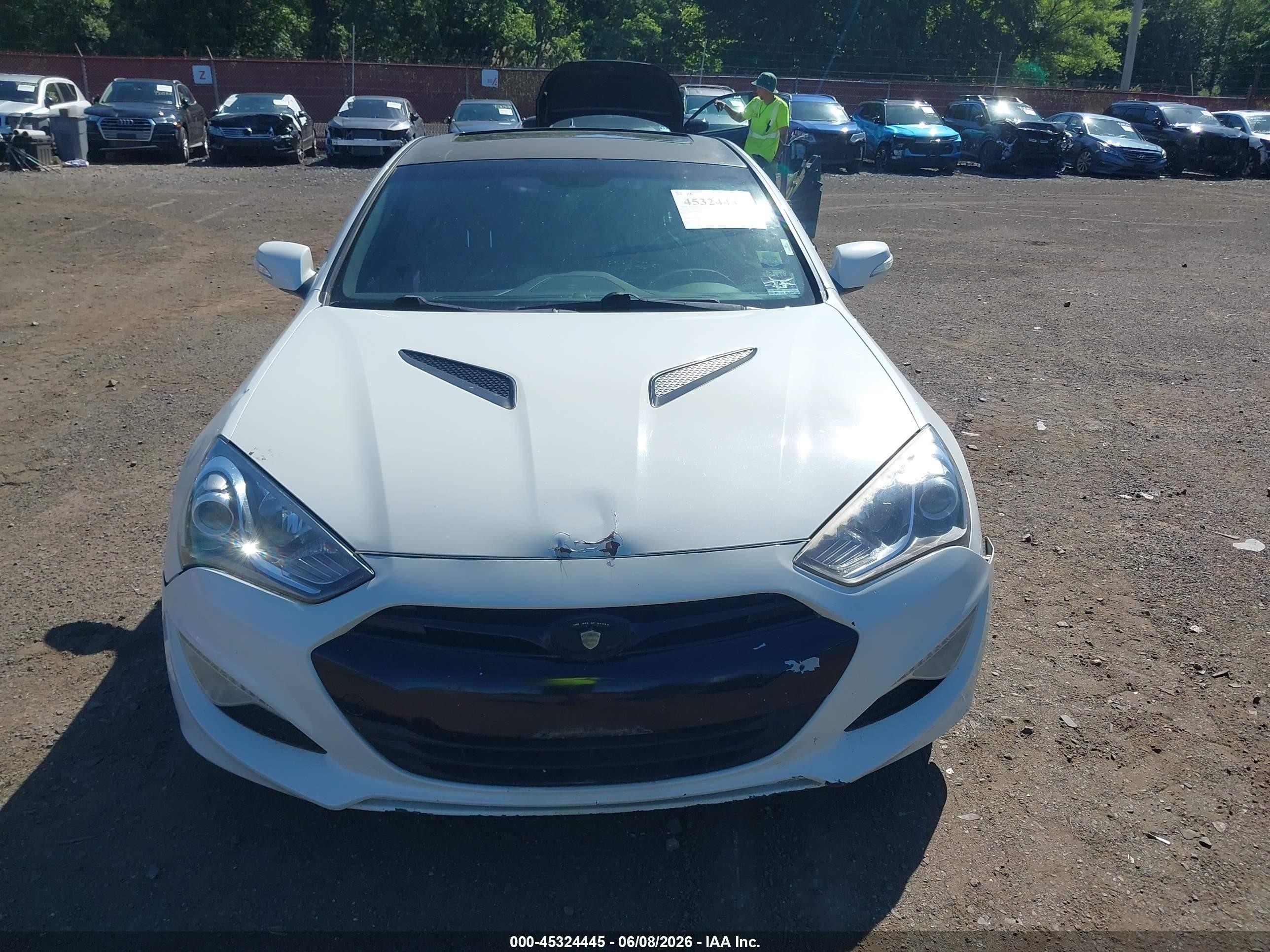 2013 Hyundai Genesis 3.8 Track White vin: KMHHU6KJ3DU086530