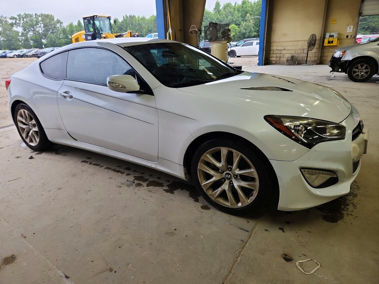 2014 Hyundai Genesis Coupe 3.8l White vin: KMHHU6KJ3EU116837