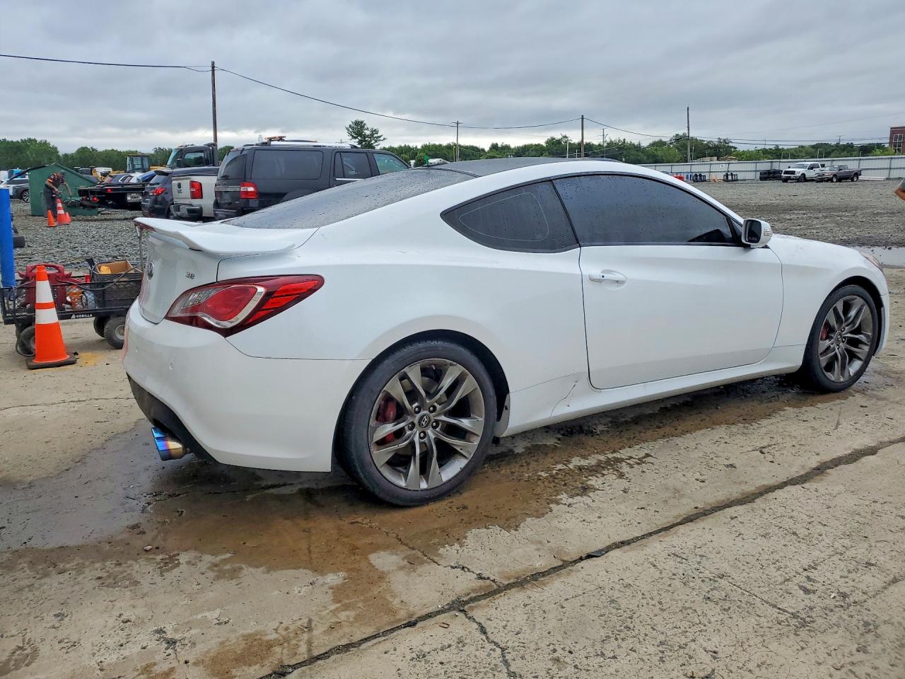 2015 Hyundai Genesis Coupe 3.8 Ultimate White vin: KMHHU6KJ3FU122607