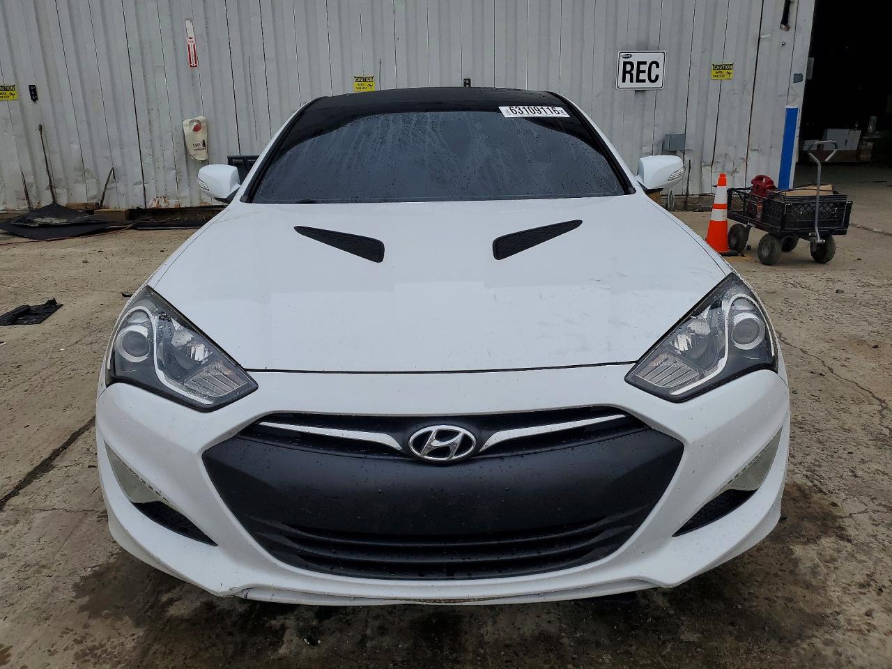 2015 Hyundai Genesis Coupe 3.8 Ultimate White vin: KMHHU6KJ3FU122607