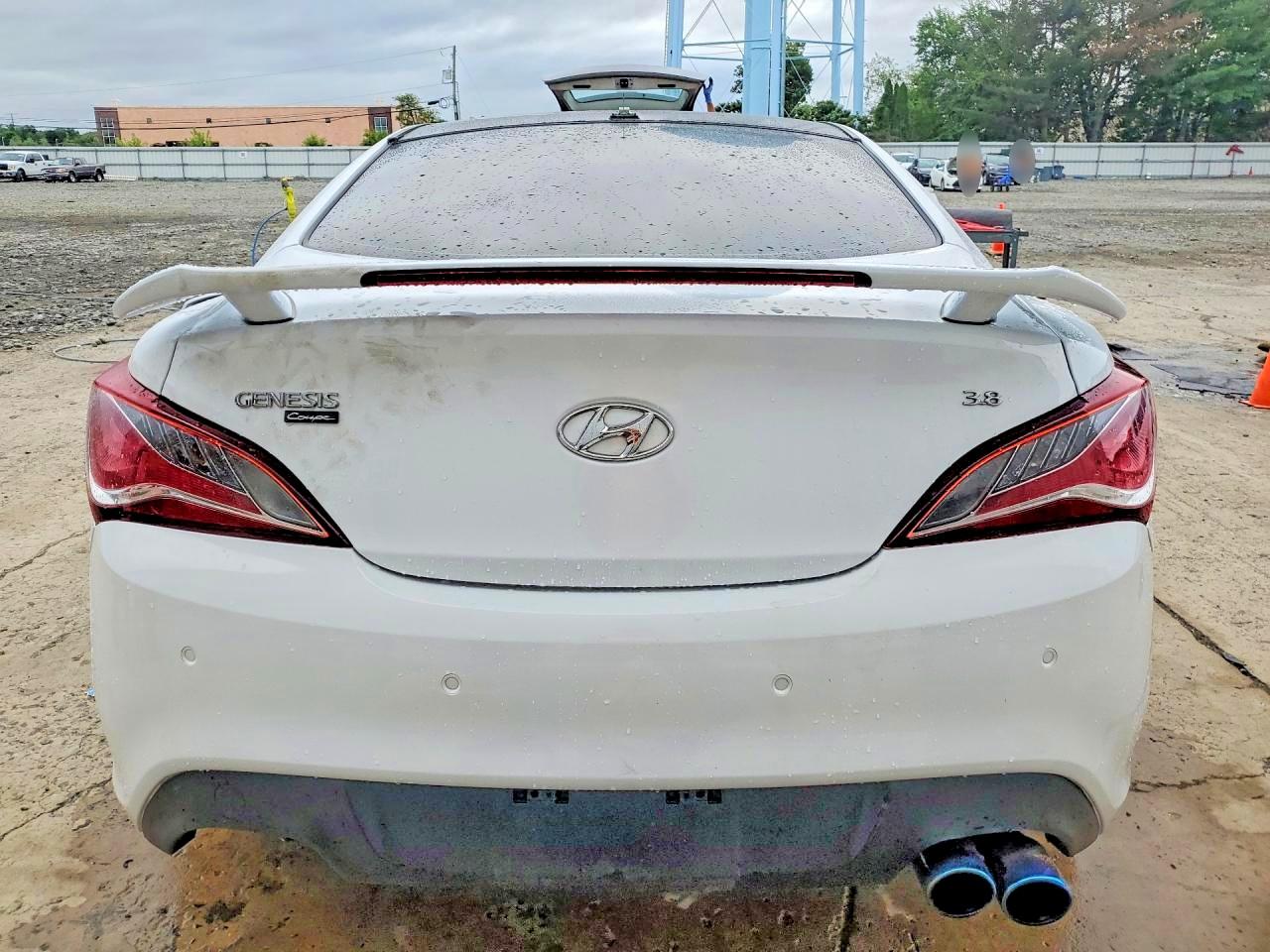 2015 Hyundai Genesis Coupe 3.8 Ultimate White vin: KMHHU6KJ3FU122607