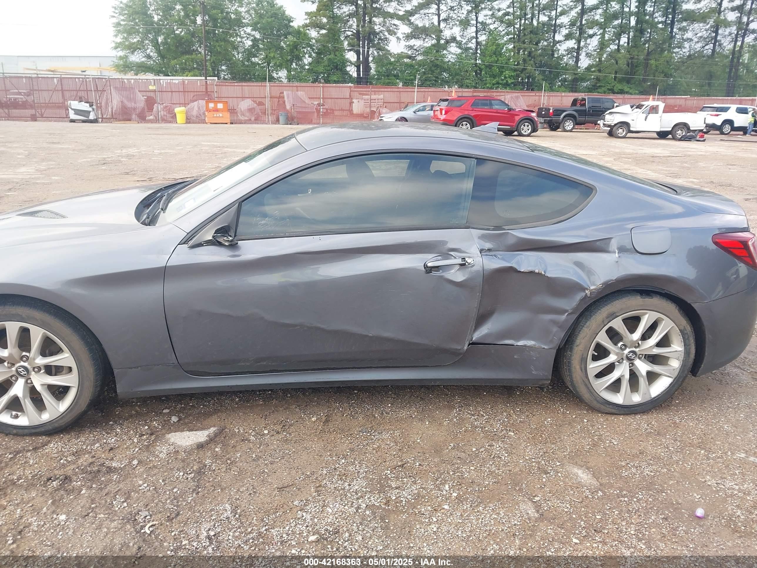 2015 Hyundai Genesis   Gray vin: KMHHU6KJ3FU124857
