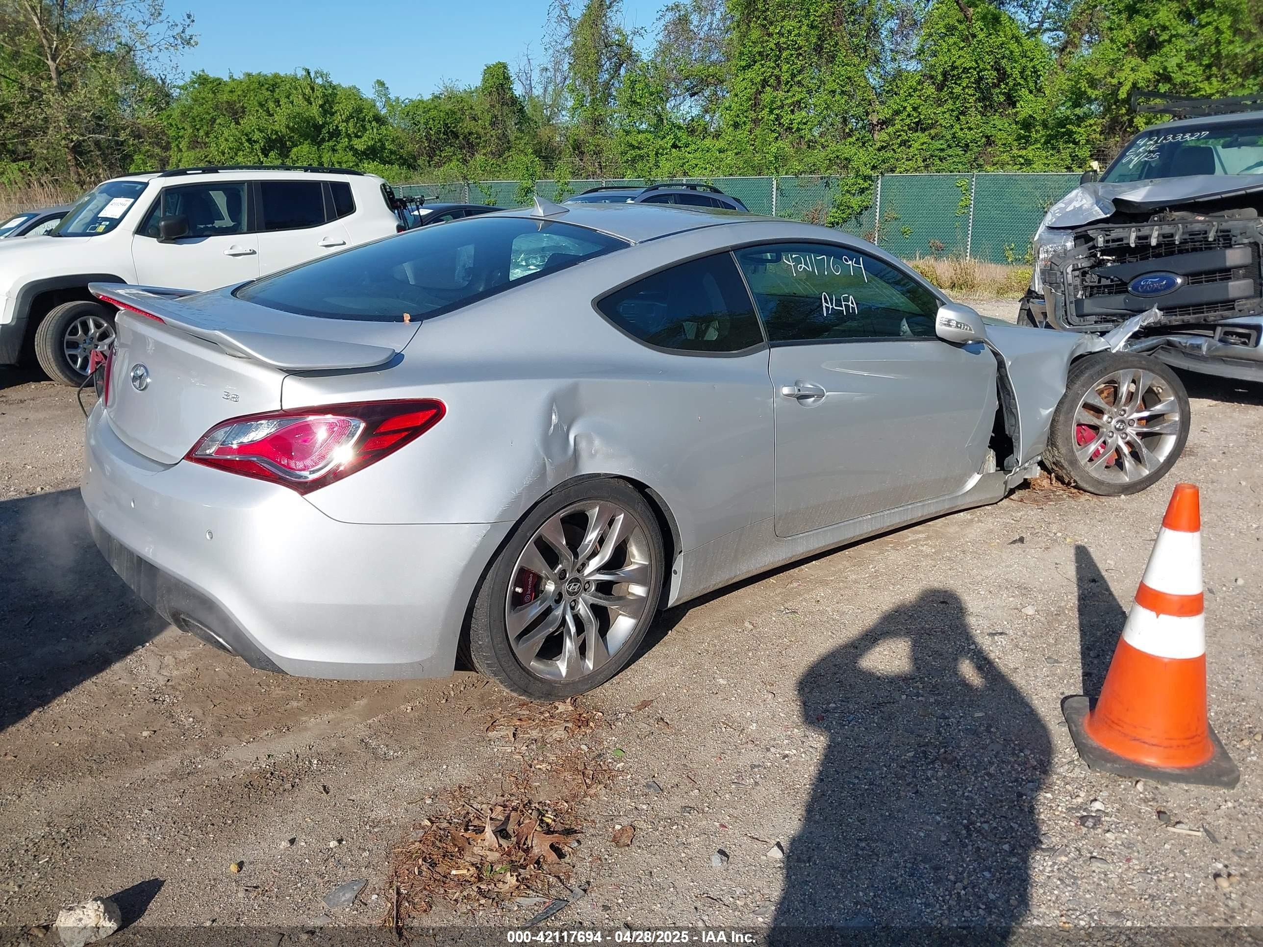 2015 Hyundai Genesis 3.8 Ultimate Серебряный vin: KMHHU6KJ3FU126396