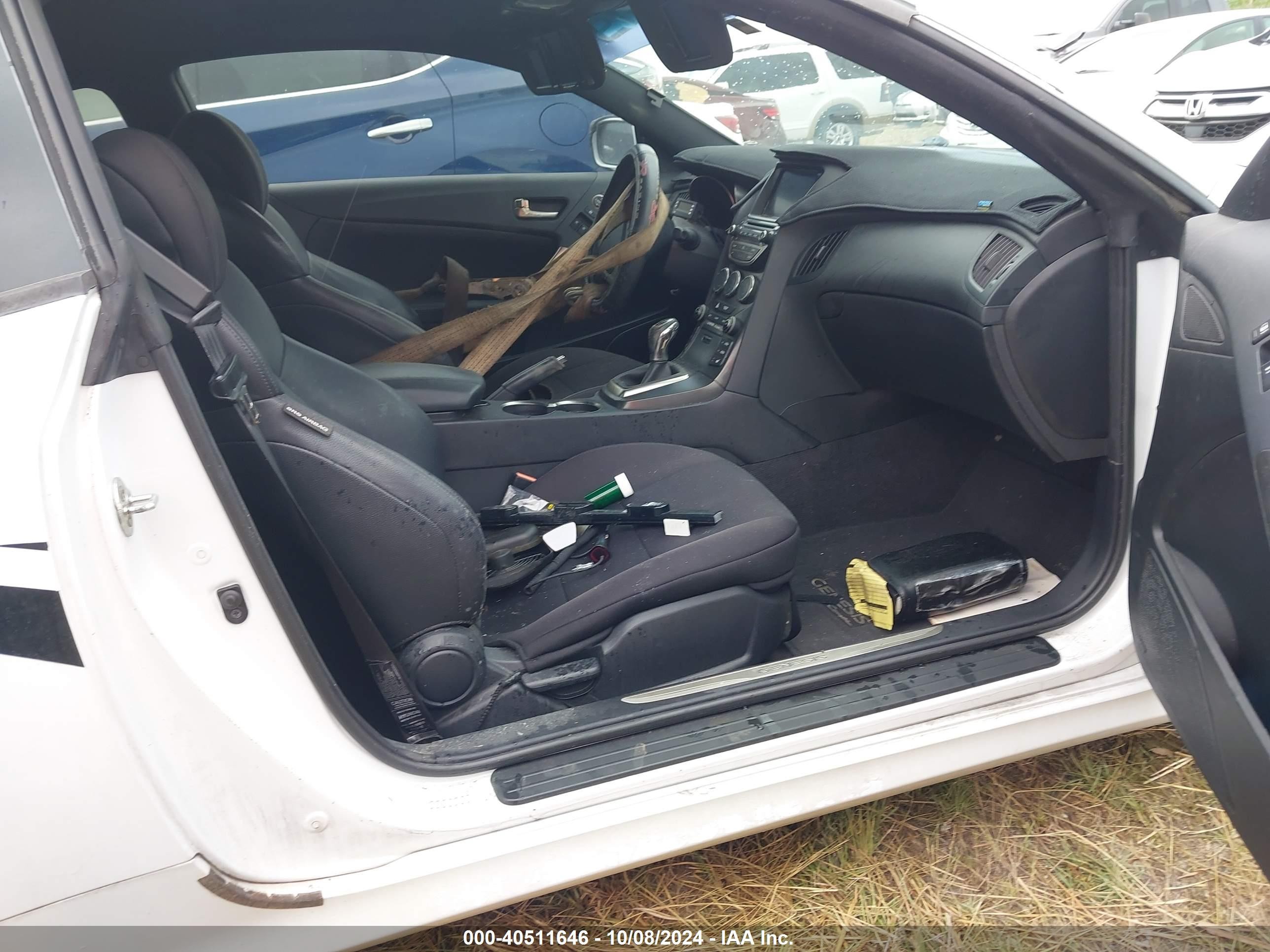 2015 Hyundai Genesis 3.8 Ultimate White vin: KMHHU6KJ3FU128598