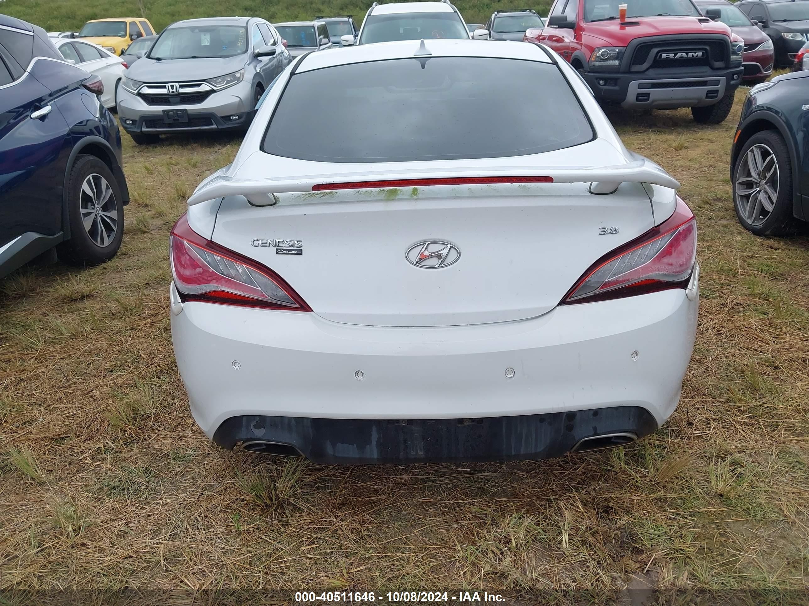 2015 Hyundai Genesis 3.8 Ultimate White vin: KMHHU6KJ3FU128598