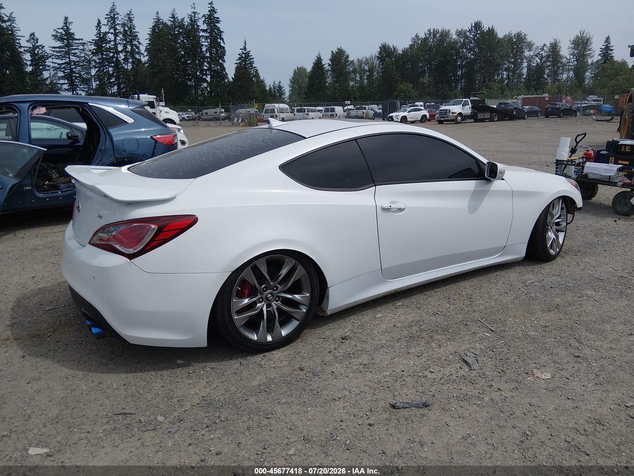 2015 Hyundai Genesis   White vin: KMHHU6KJ3FU129072