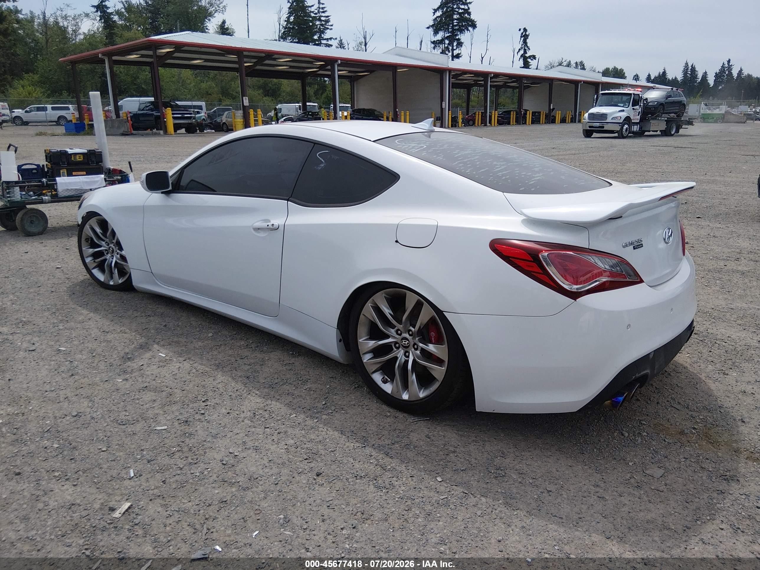 2015 Hyundai Genesis   White vin: KMHHU6KJ3FU129072