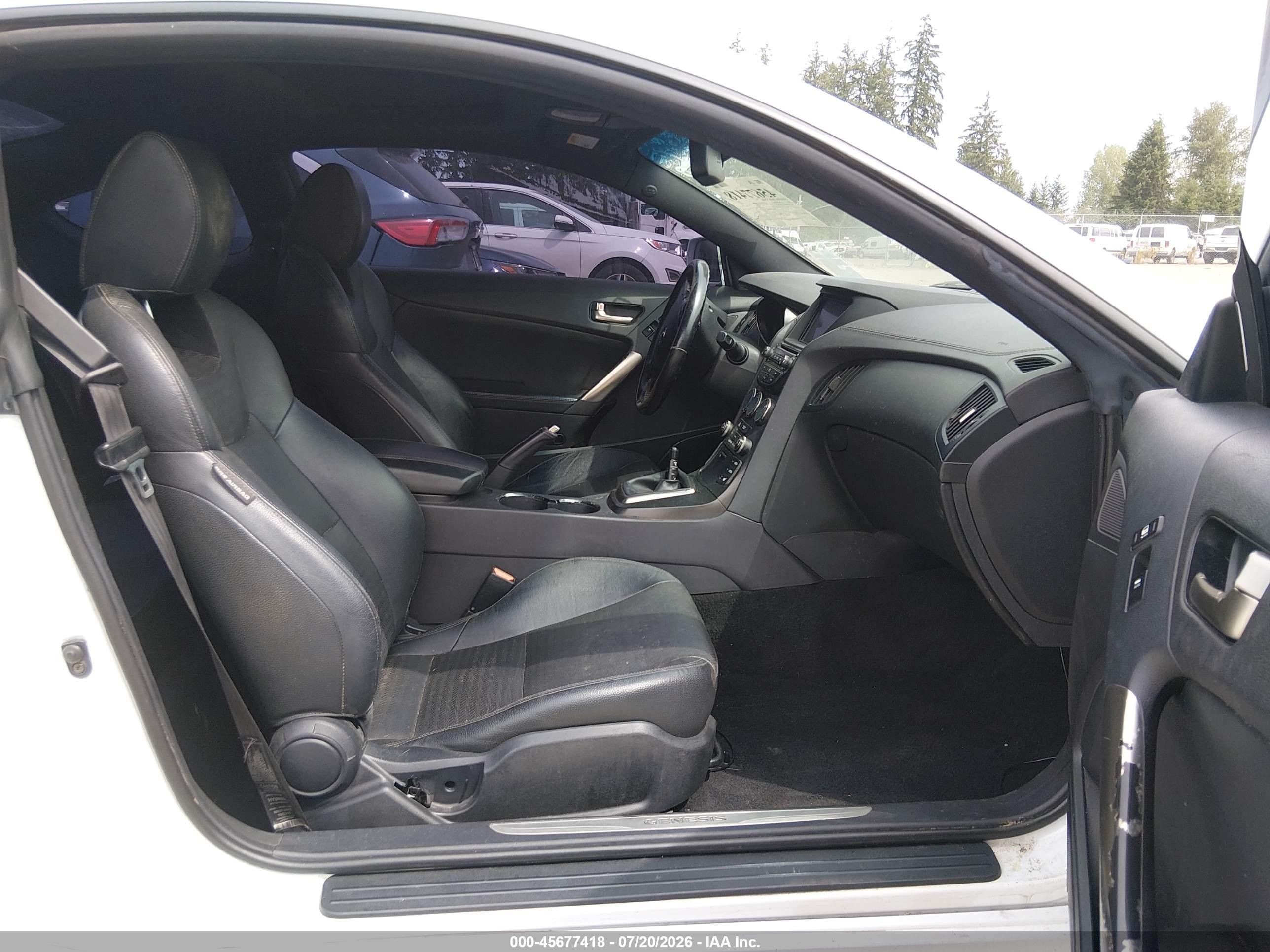 2015 Hyundai Genesis   White vin: KMHHU6KJ3FU129072