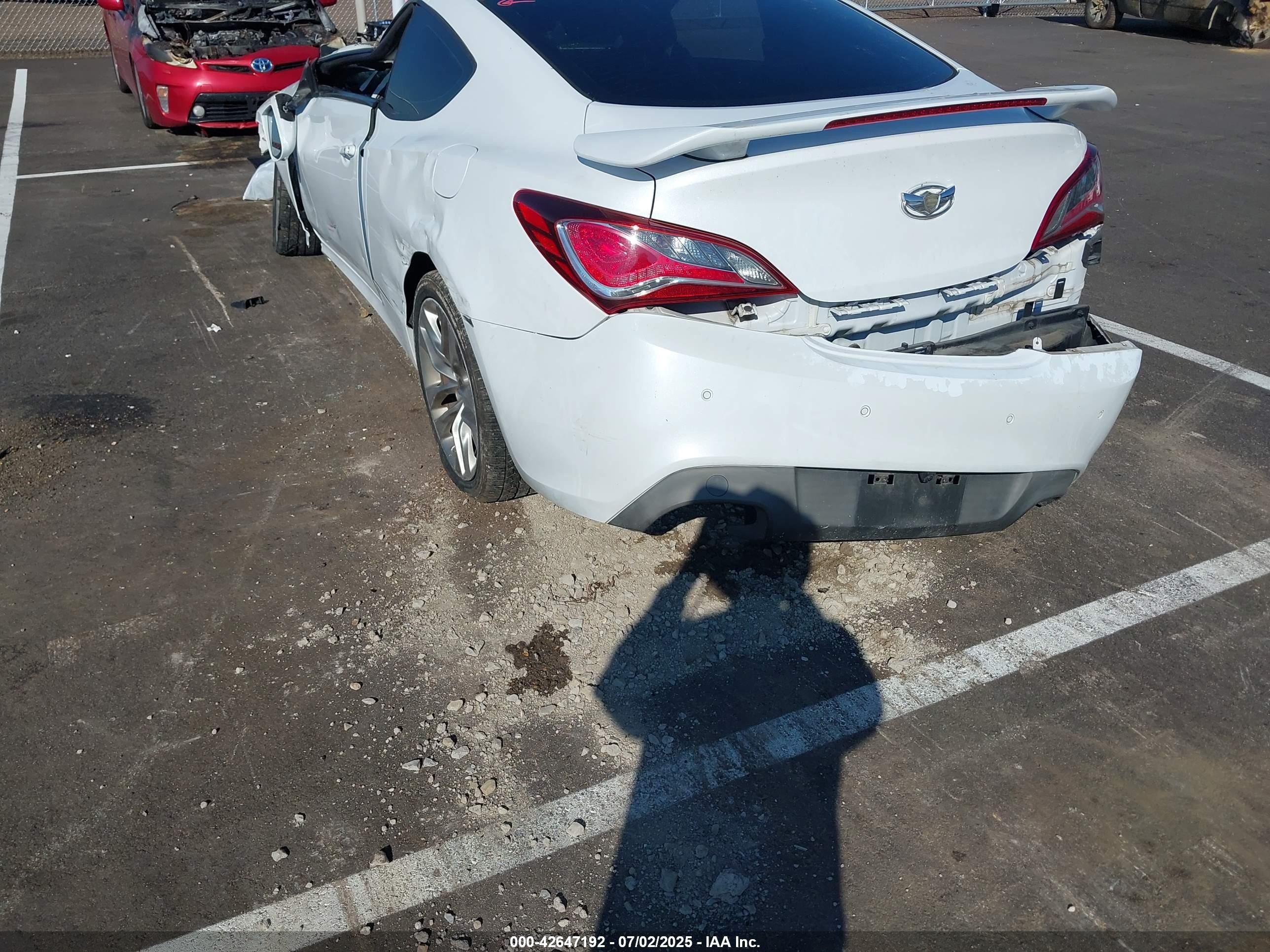 2015 Hyundai Genesis 3.8 Ultimate White vin: KMHHU6KJ4FU124849
