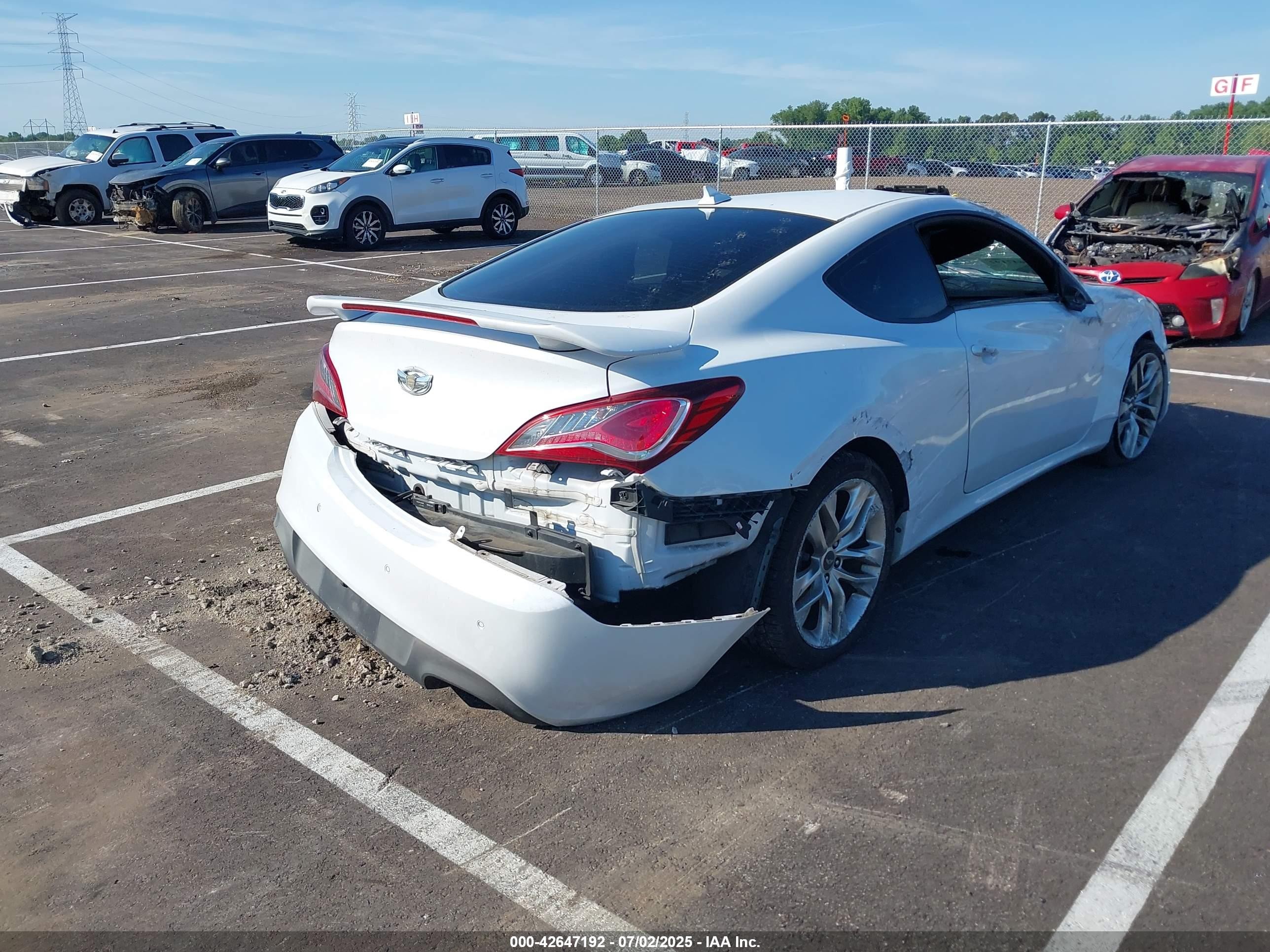 2015 Hyundai Genesis 3.8 Ultimate White vin: KMHHU6KJ4FU124849