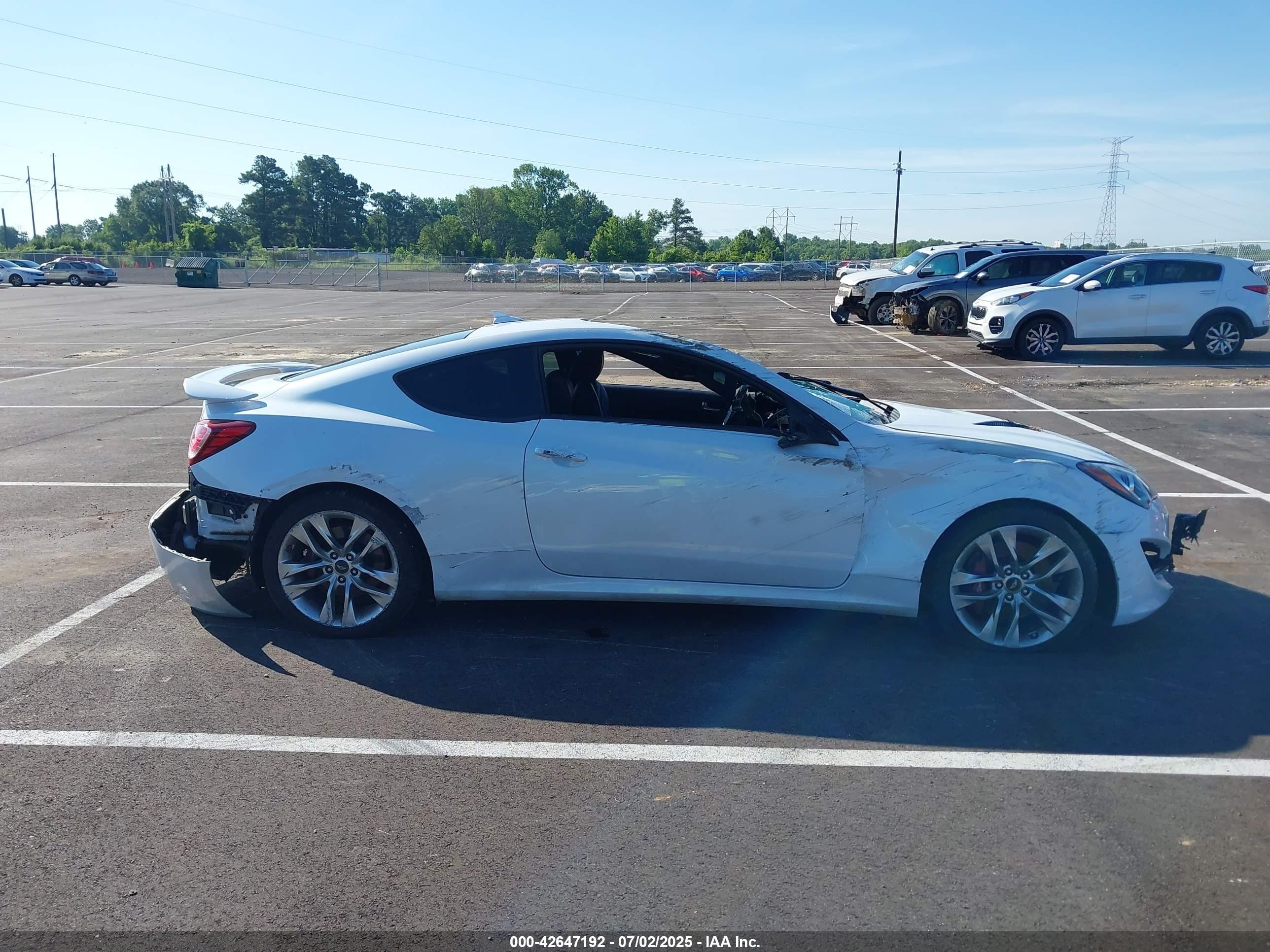 2015 Hyundai Genesis 3.8 Ultimate White vin: KMHHU6KJ4FU124849