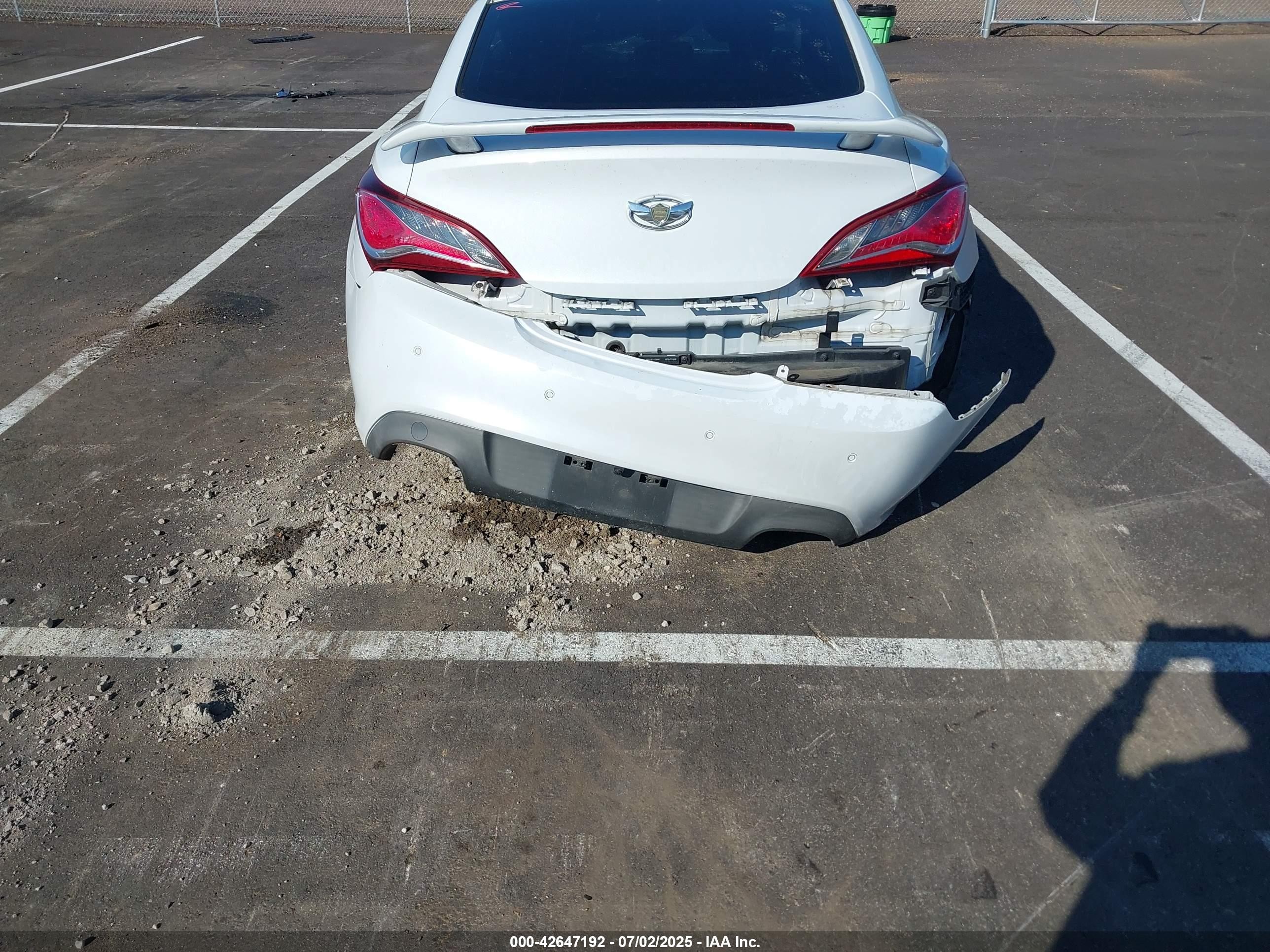 2015 Hyundai Genesis 3.8 Ultimate White vin: KMHHU6KJ4FU124849