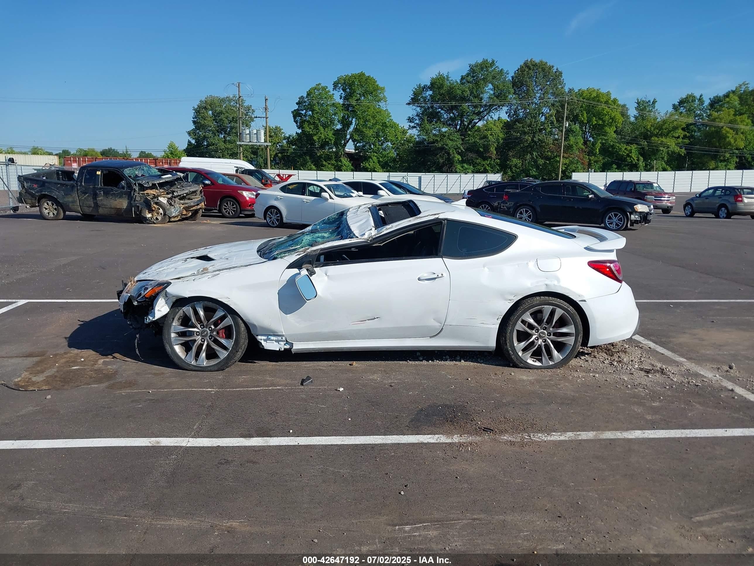 2015 Hyundai Genesis 3.8 Ultimate White vin: KMHHU6KJ4FU124849