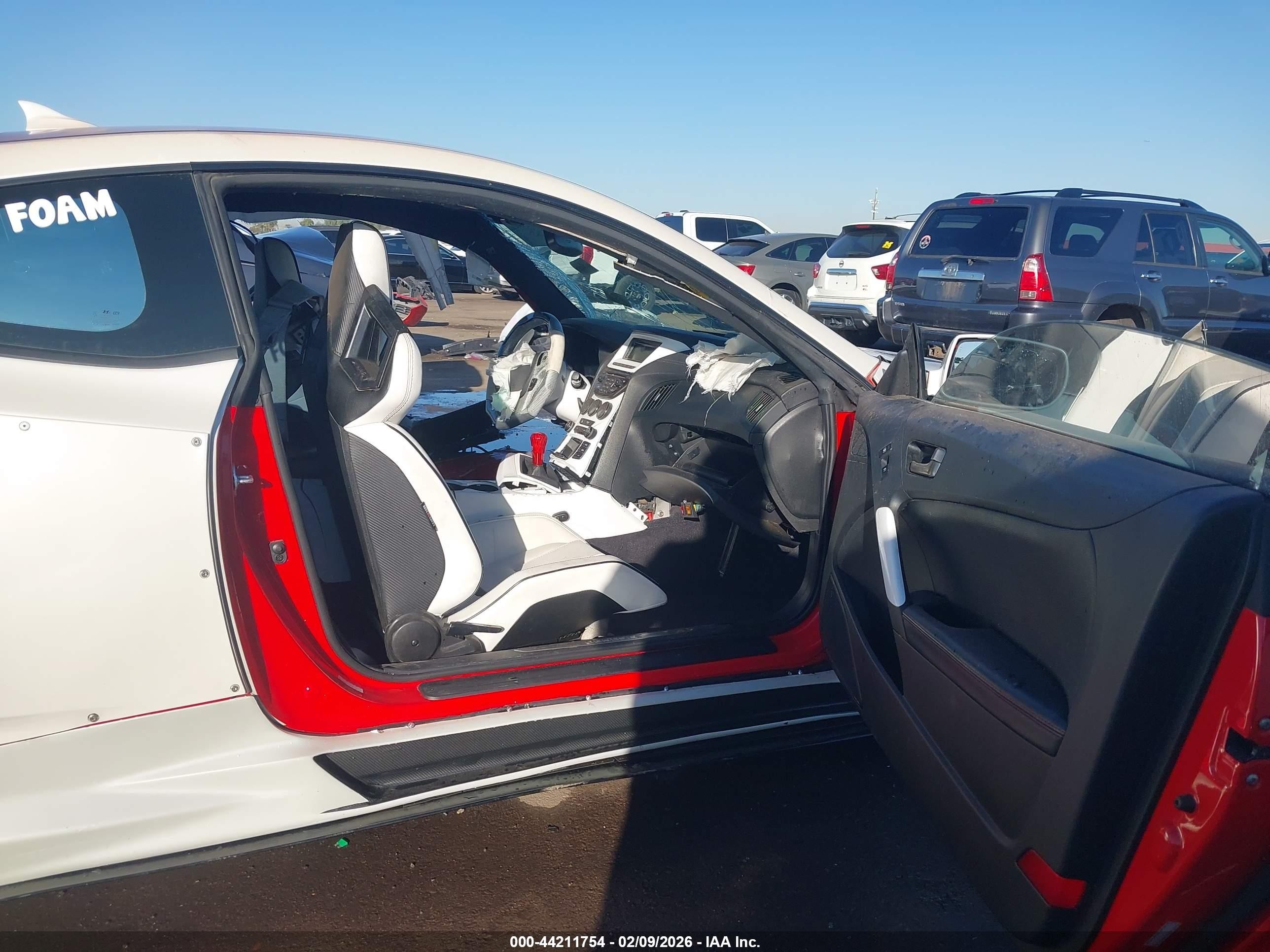 2015 Hyundai Genesis 3.8 R-spec White vin: KMHHU6KJ4FU127573