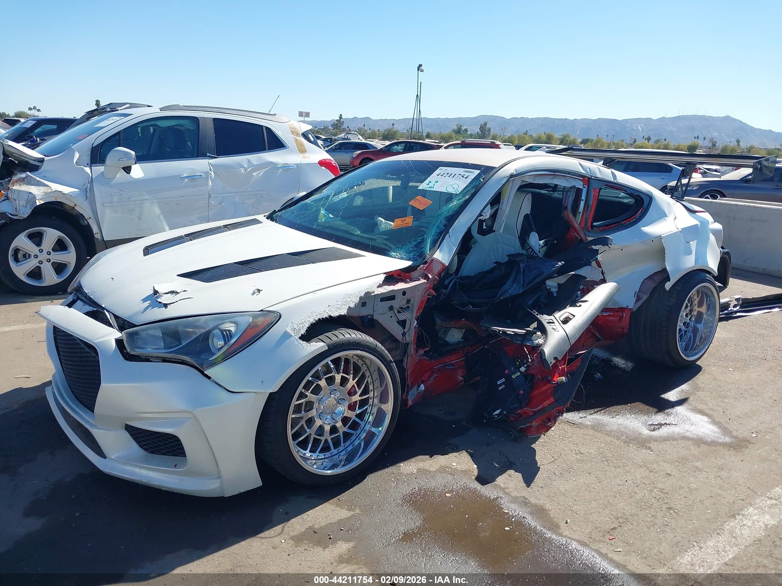 2015 Hyundai Genesis 3.8 R-spec White vin: KMHHU6KJ4FU127573