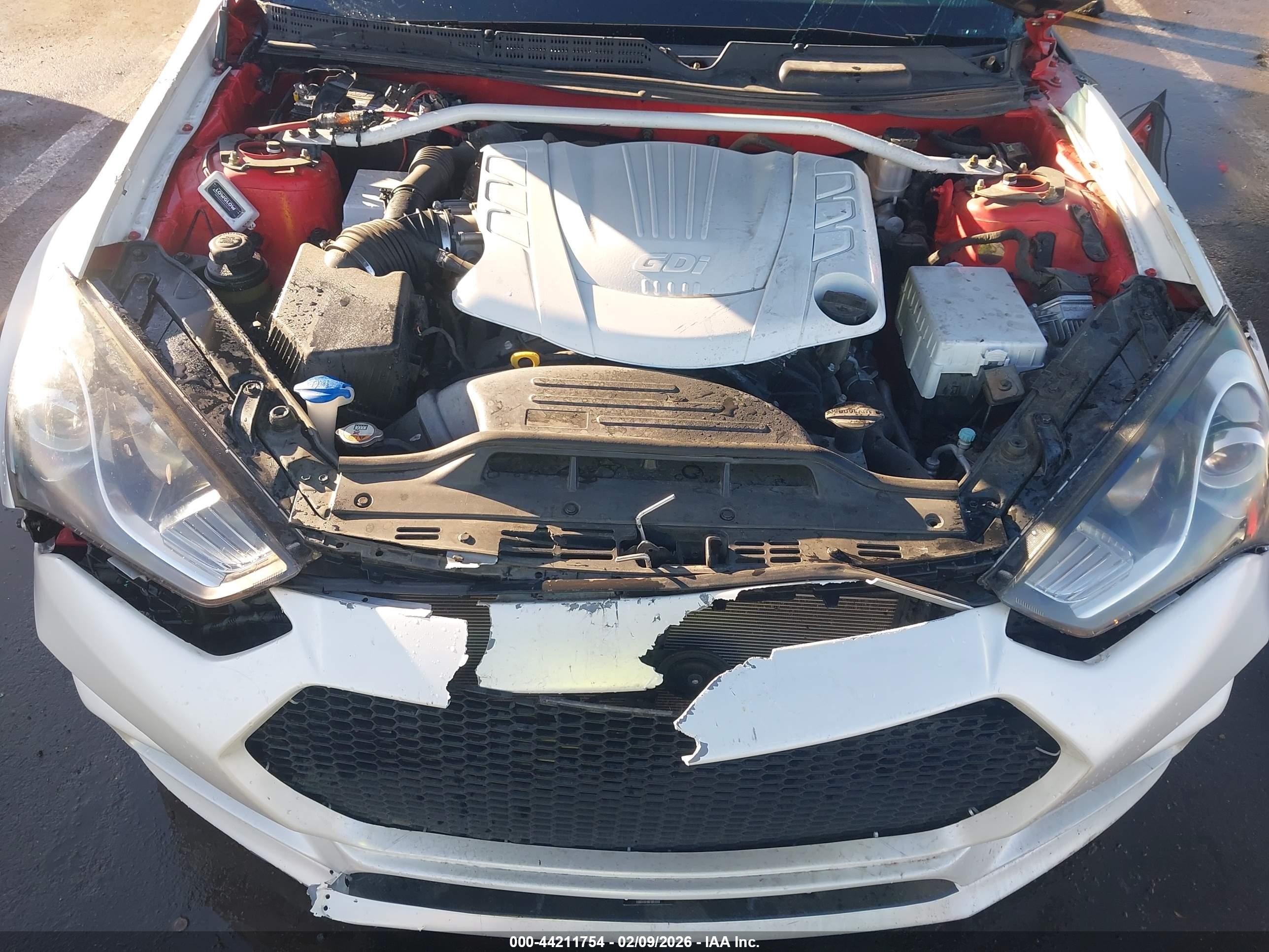 2015 Hyundai Genesis 3.8 R-spec White vin: KMHHU6KJ4FU127573