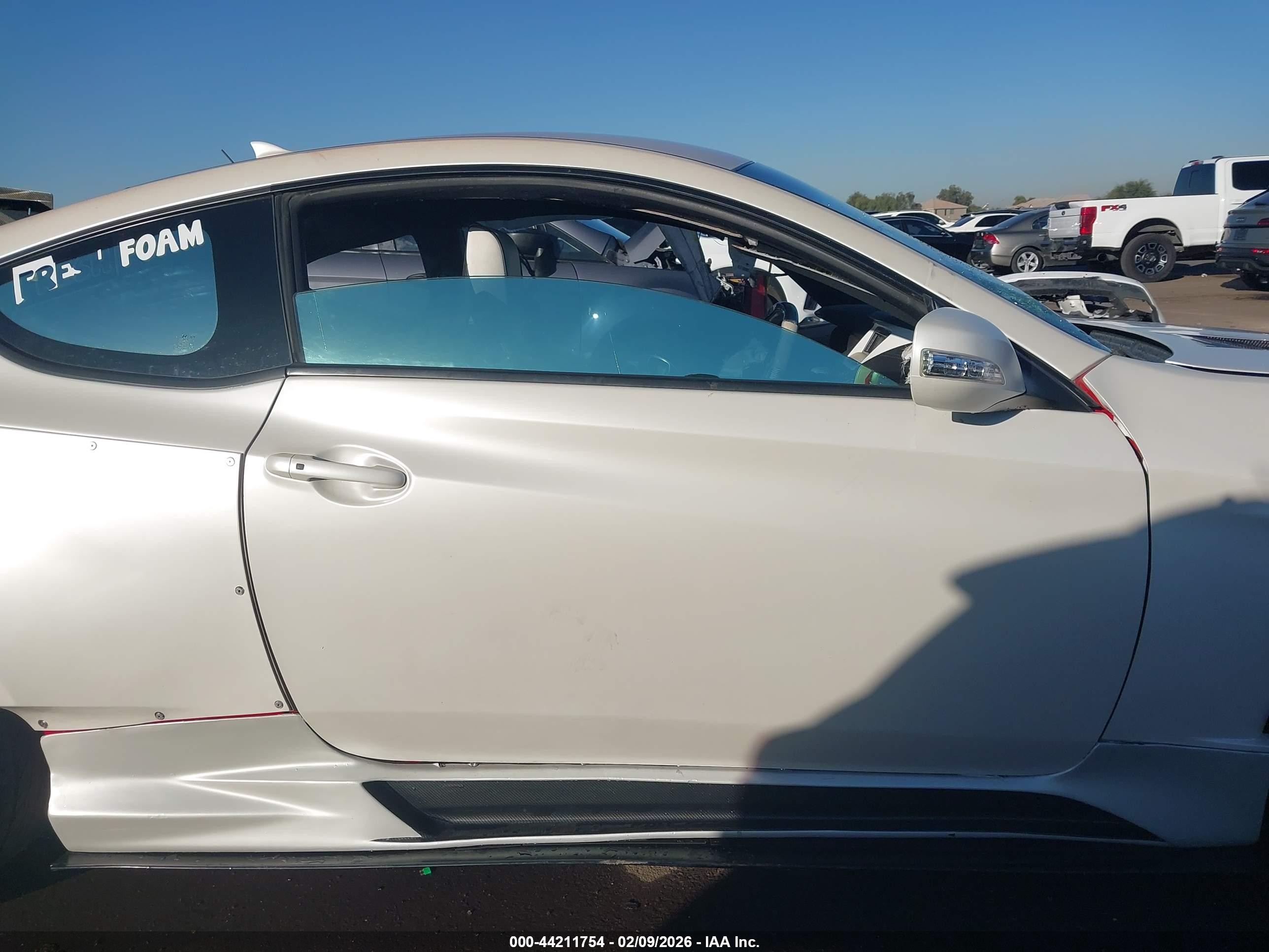 2015 Hyundai Genesis 3.8 R-spec White vin: KMHHU6KJ4FU127573