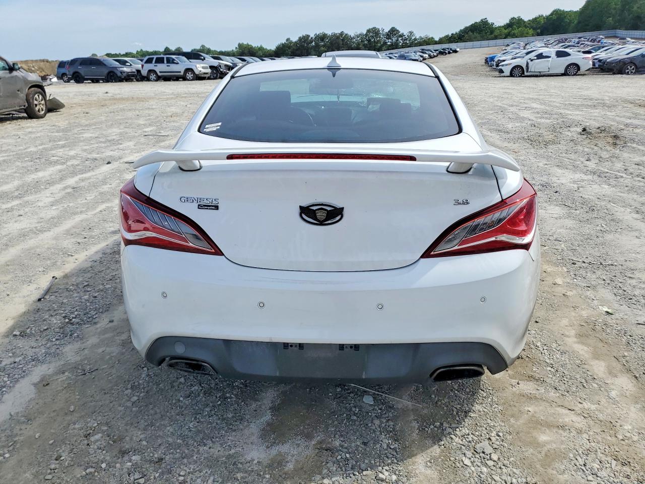 2015 Hyundai Genesis Coupe 3.8 Ultimate White vin: KMHHU6KJ4FU130506