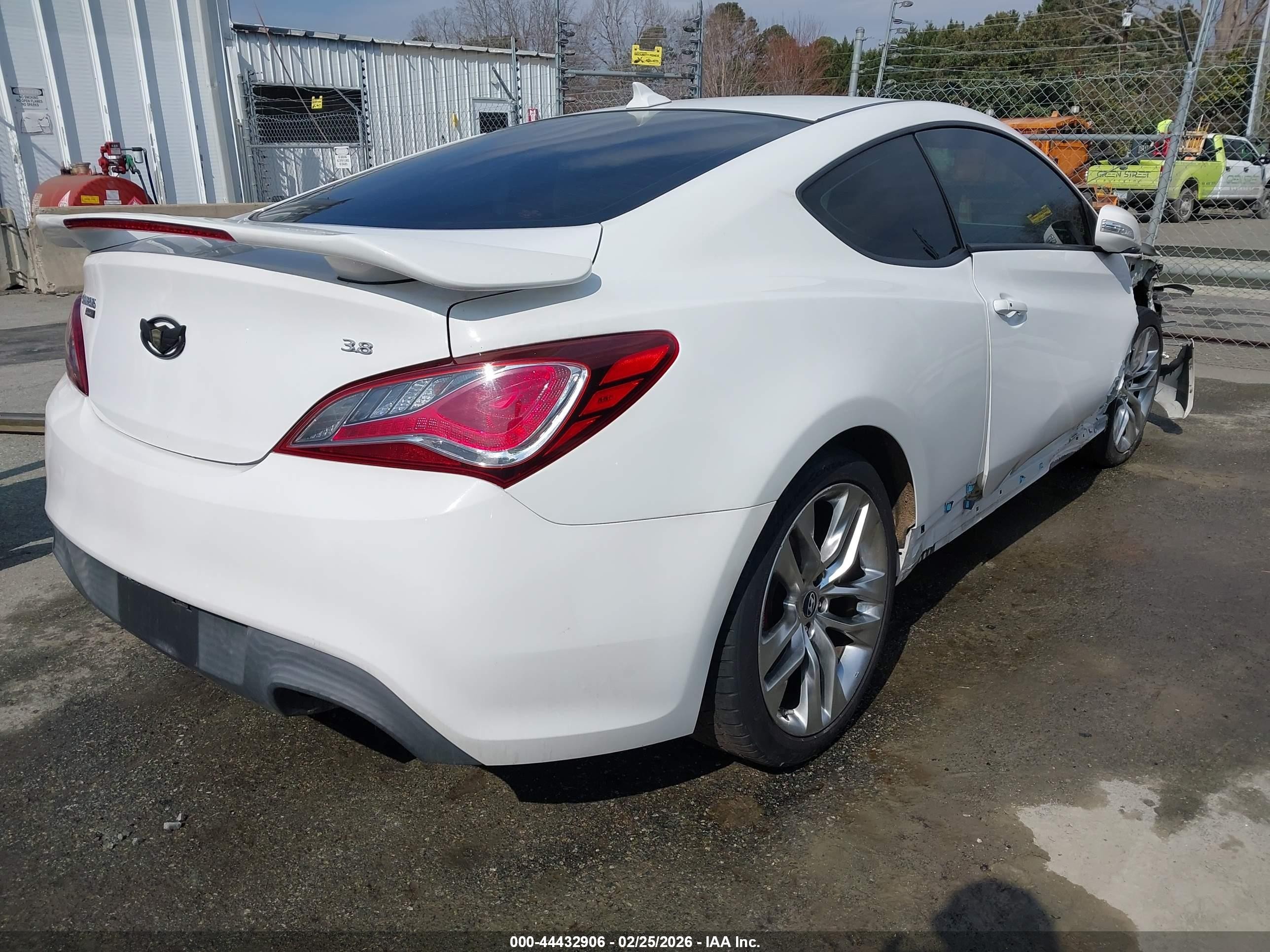 2013 Hyundai Genesis 3.8 Track White vin: KMHHU6KJ6DU080561