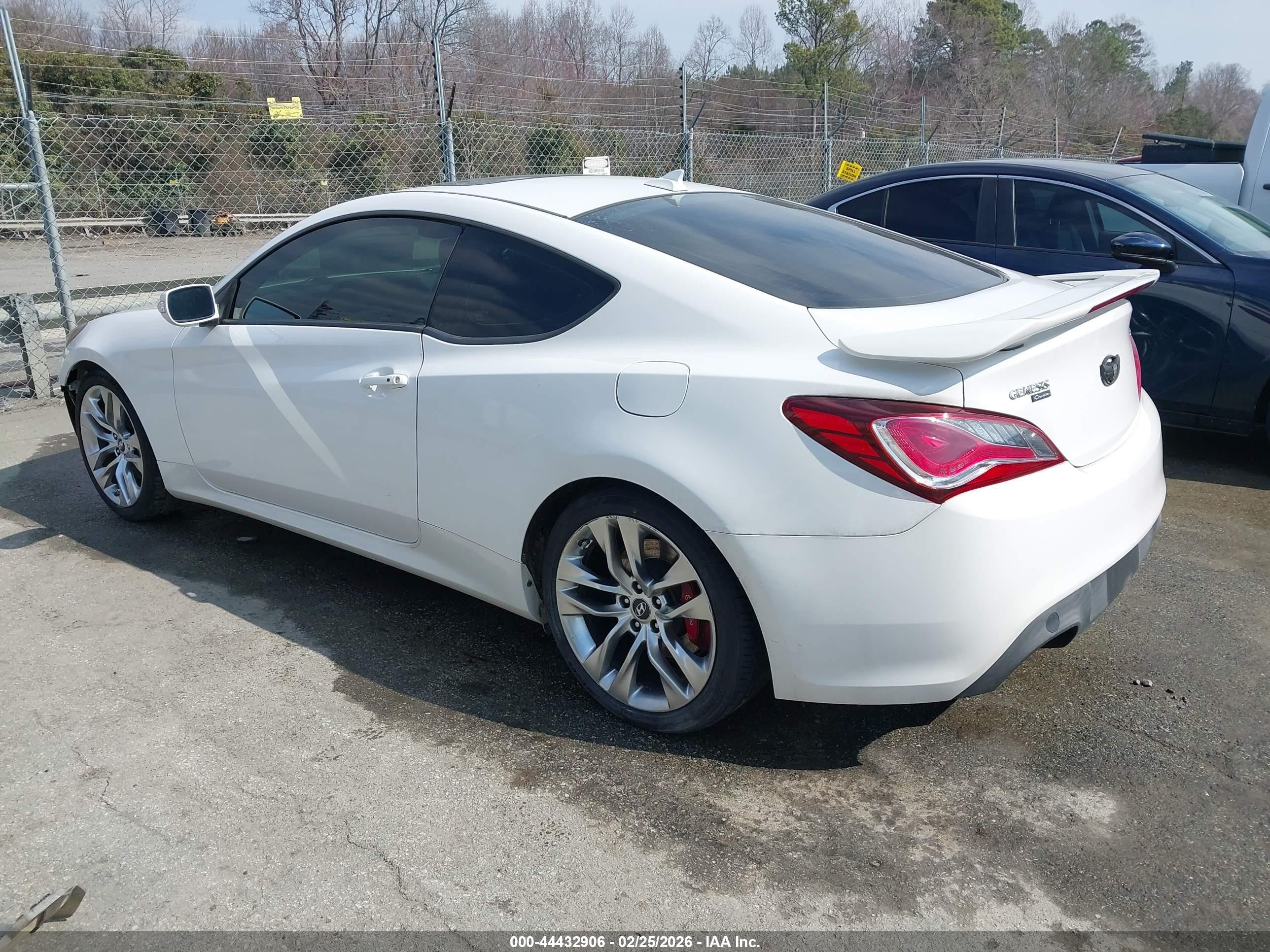 2013 Hyundai Genesis 3.8 Track White vin: KMHHU6KJ6DU080561