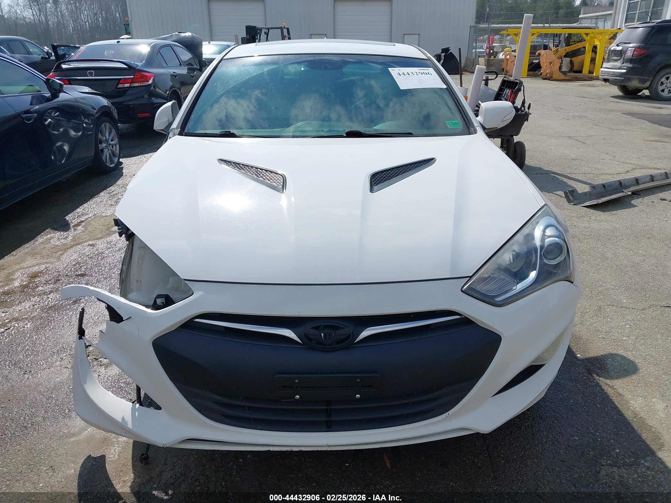 2013 Hyundai Genesis 3.8 Track White vin: KMHHU6KJ6DU080561