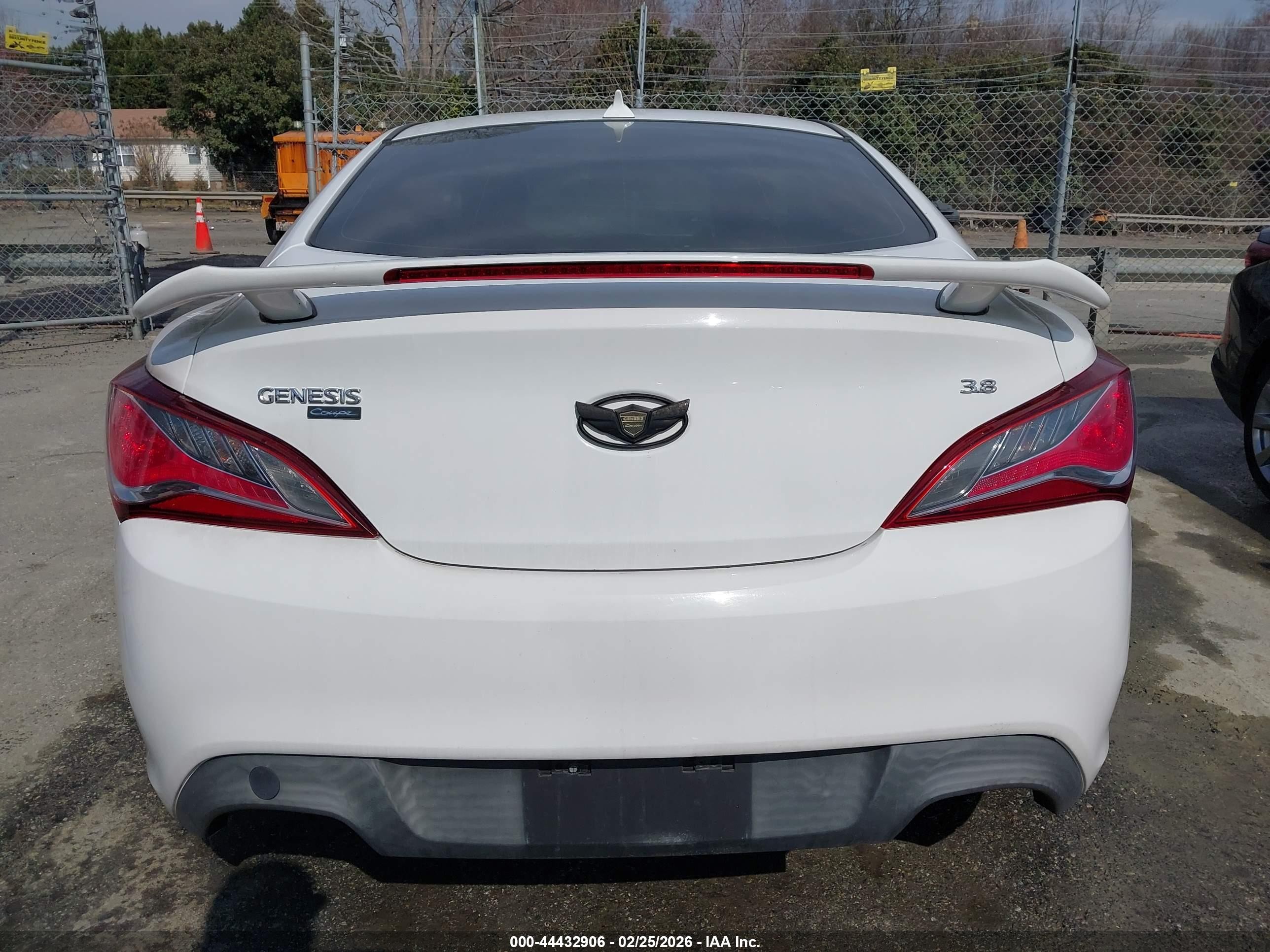 2013 Hyundai Genesis 3.8 Track White vin: KMHHU6KJ6DU080561