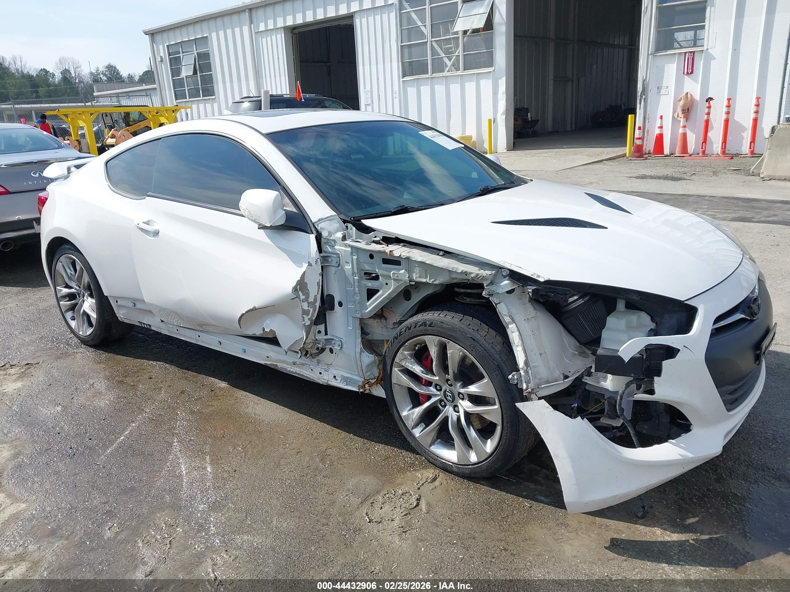 2013 Hyundai Genesis 3.8 Track White vin: KMHHU6KJ6DU080561