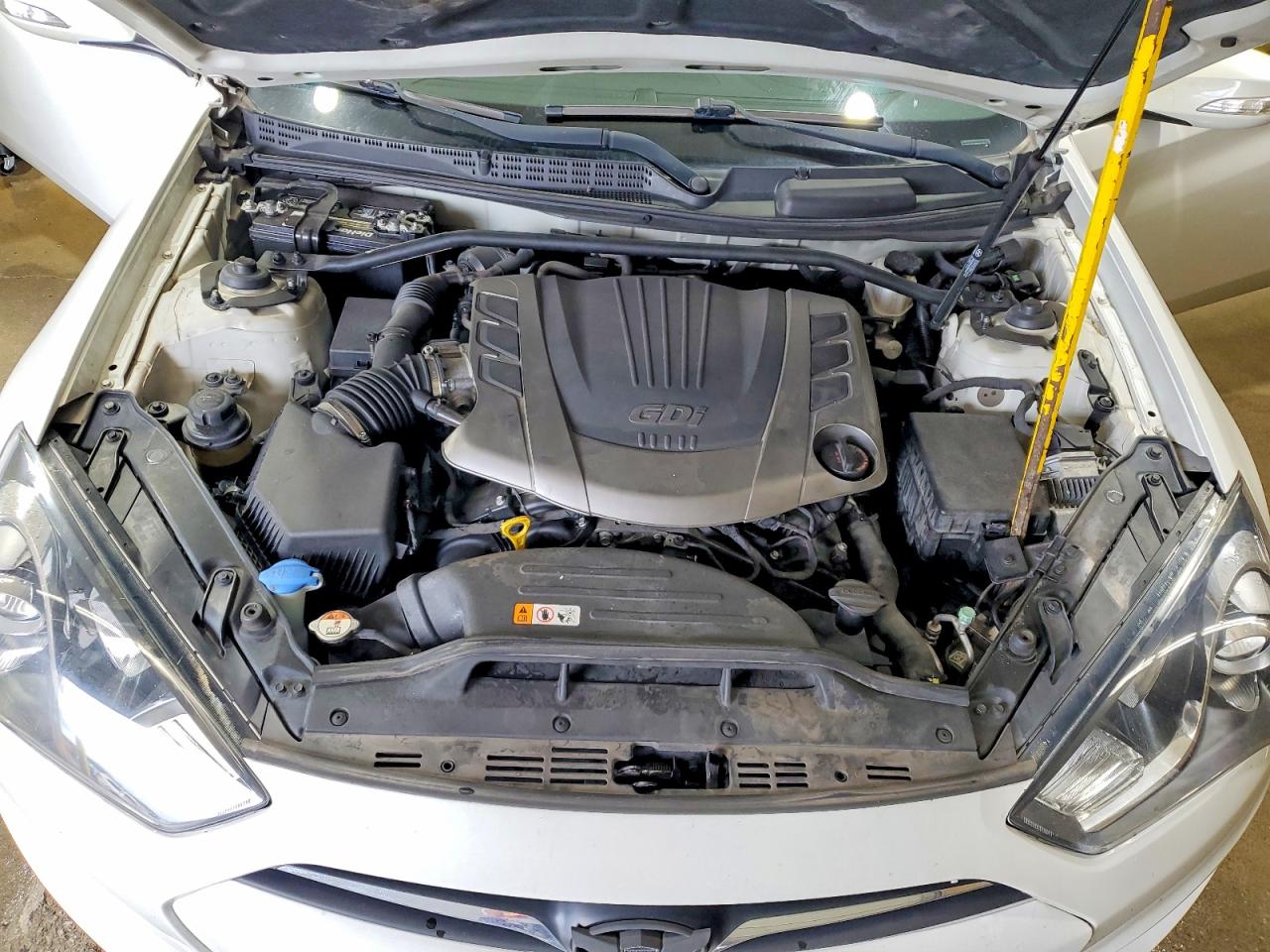 2013 Hyundai Genesis Coupe 3.8l White vin: KMHHU6KJ6DU107550