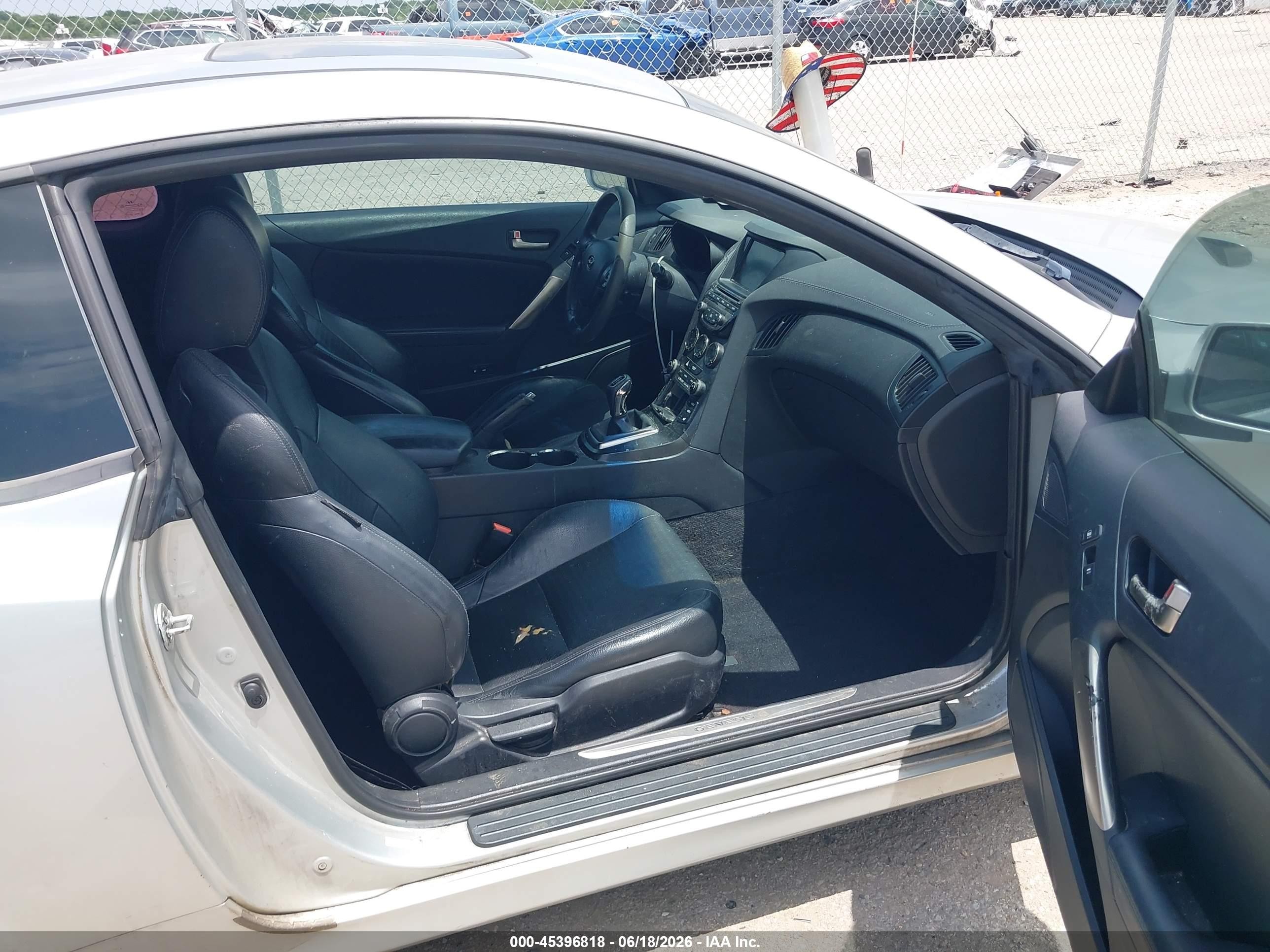 2013 Hyundai Genesis   Silver vin: KMHHU6KJ6DU108455