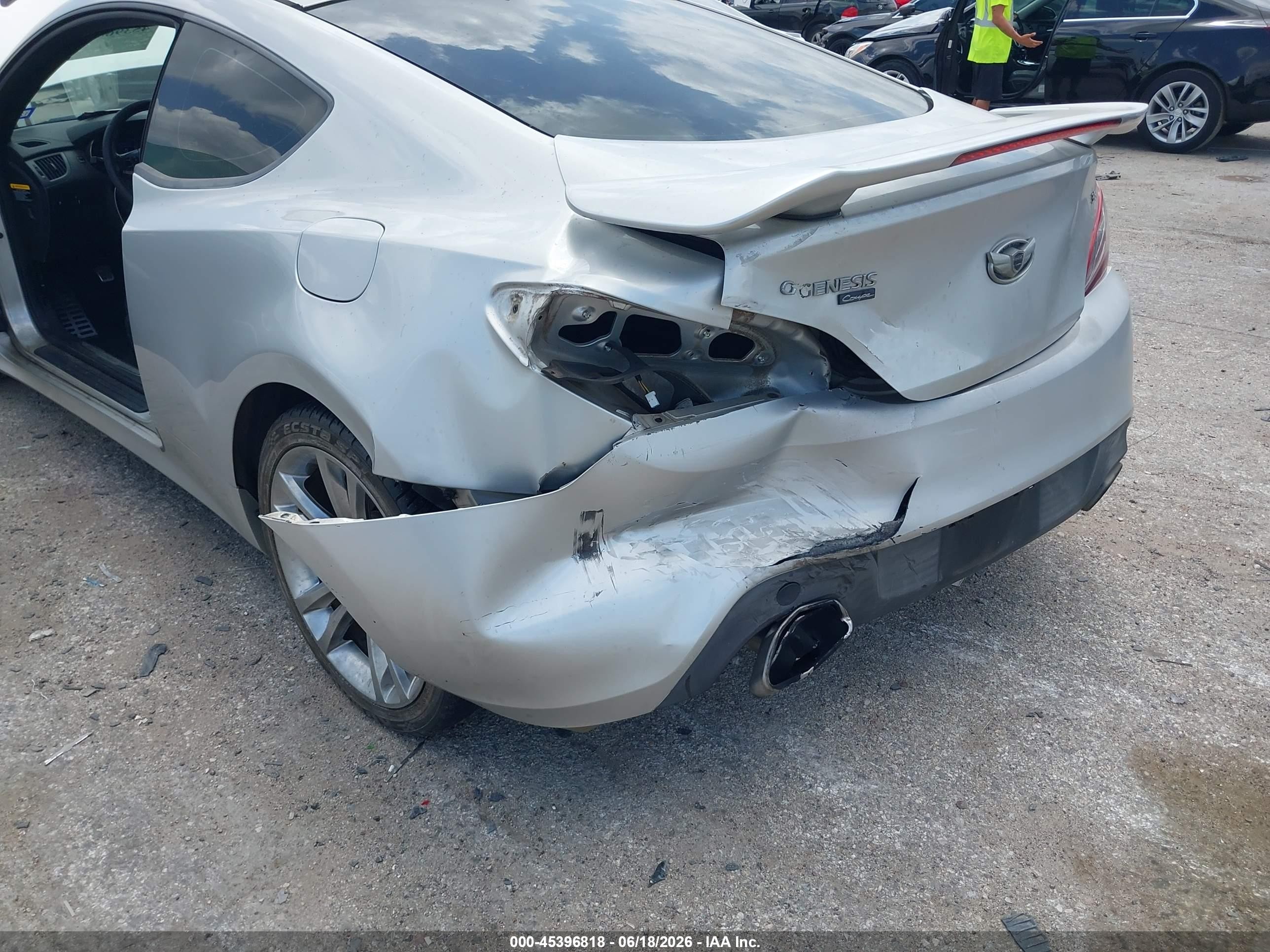 2013 Hyundai Genesis   Silver vin: KMHHU6KJ6DU108455