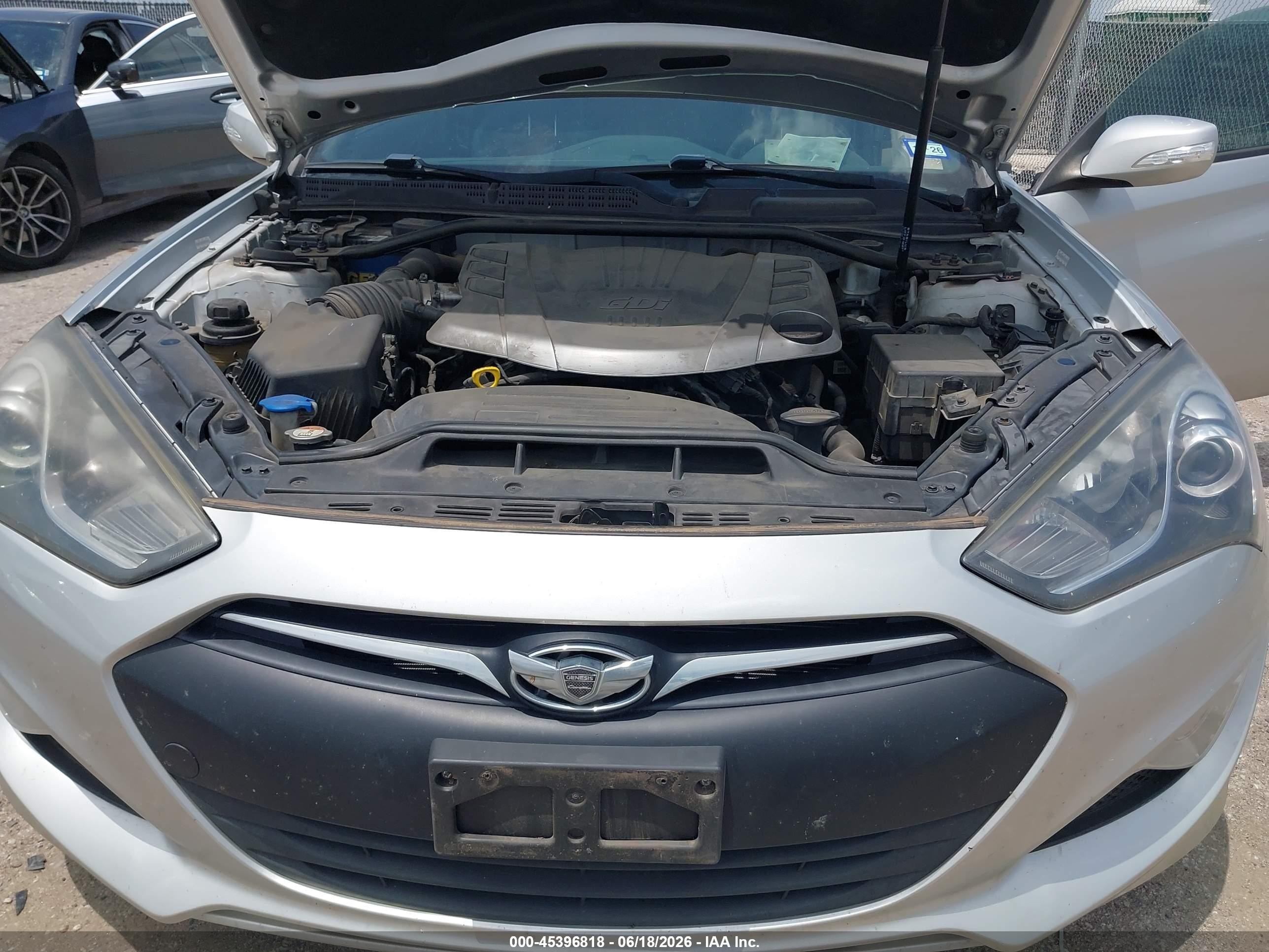 2013 Hyundai Genesis   Silver vin: KMHHU6KJ6DU108455