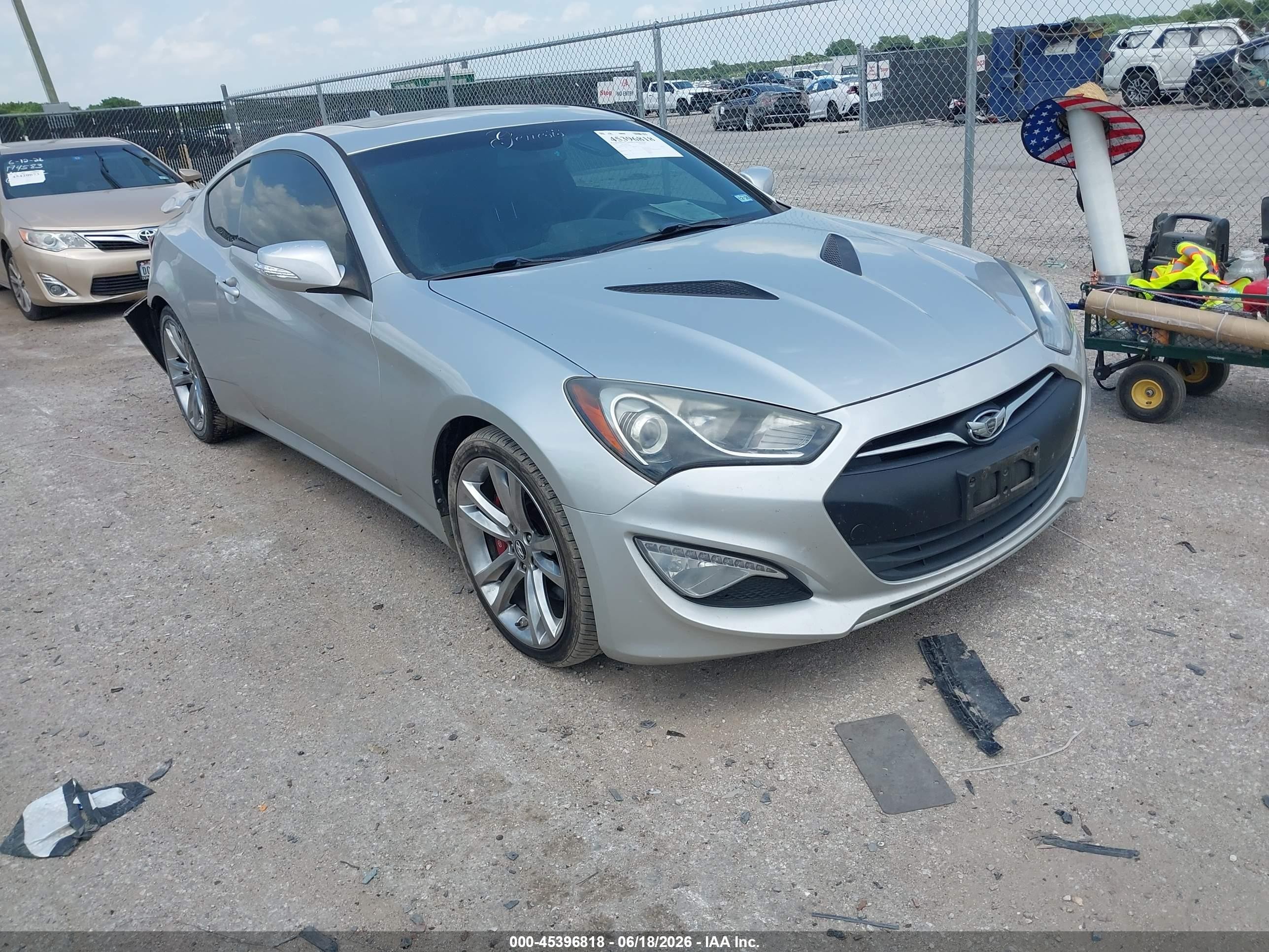 2013 Hyundai Genesis   Silver vin: KMHHU6KJ6DU108455