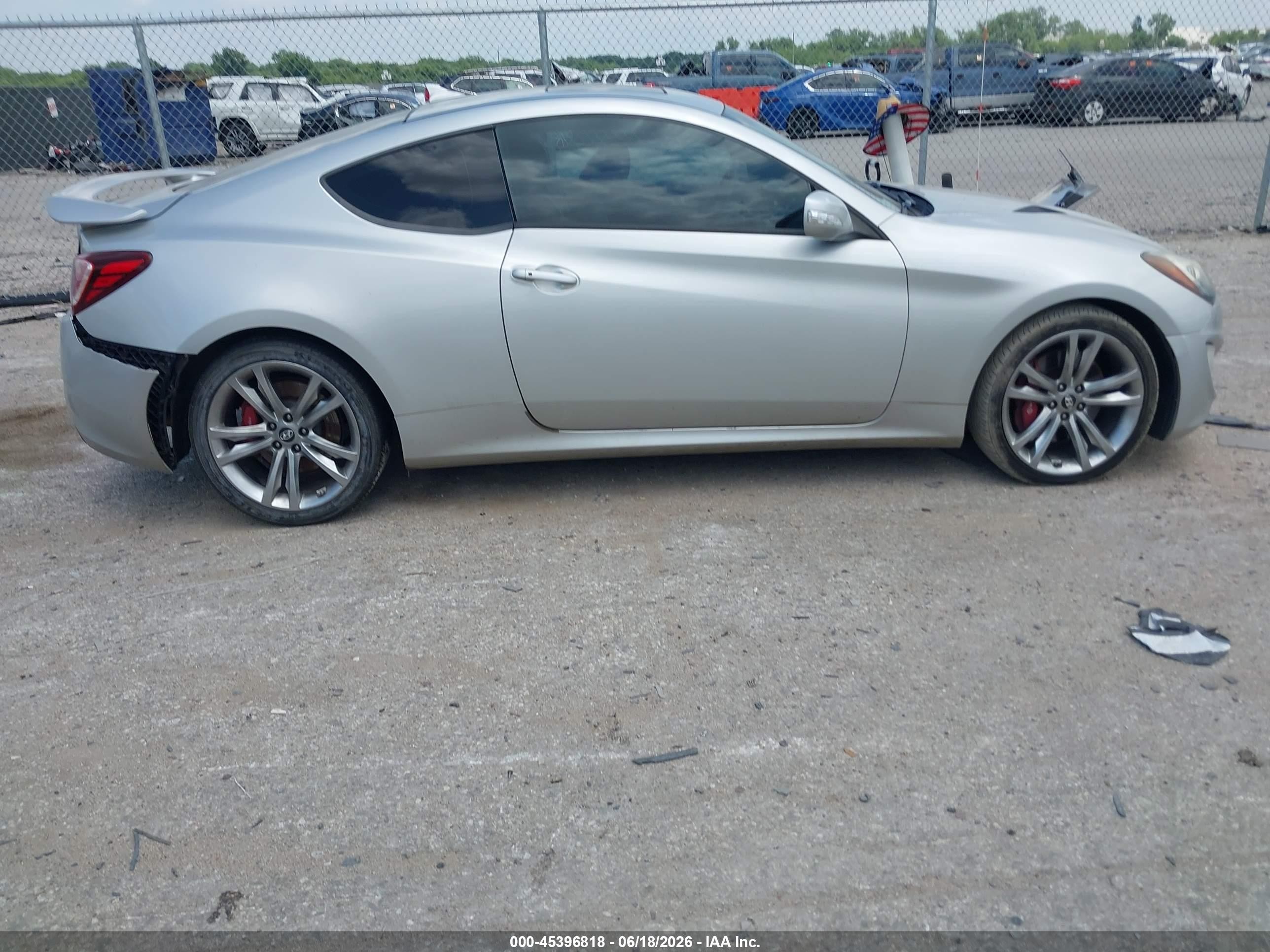 2013 Hyundai Genesis   Silver vin: KMHHU6KJ6DU108455